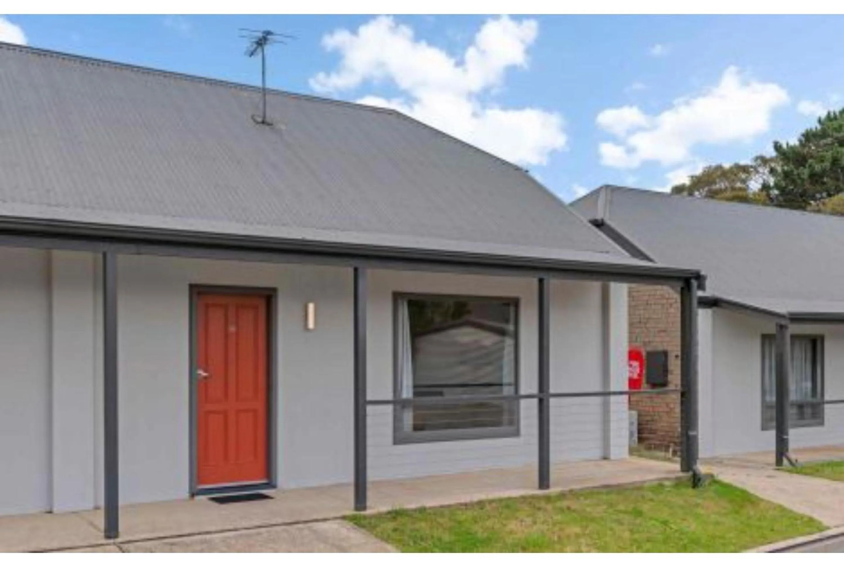 Superior 1 Bedroom Lakeview Unit - Sleeps 3 in Discovery Parks - Hahndorf