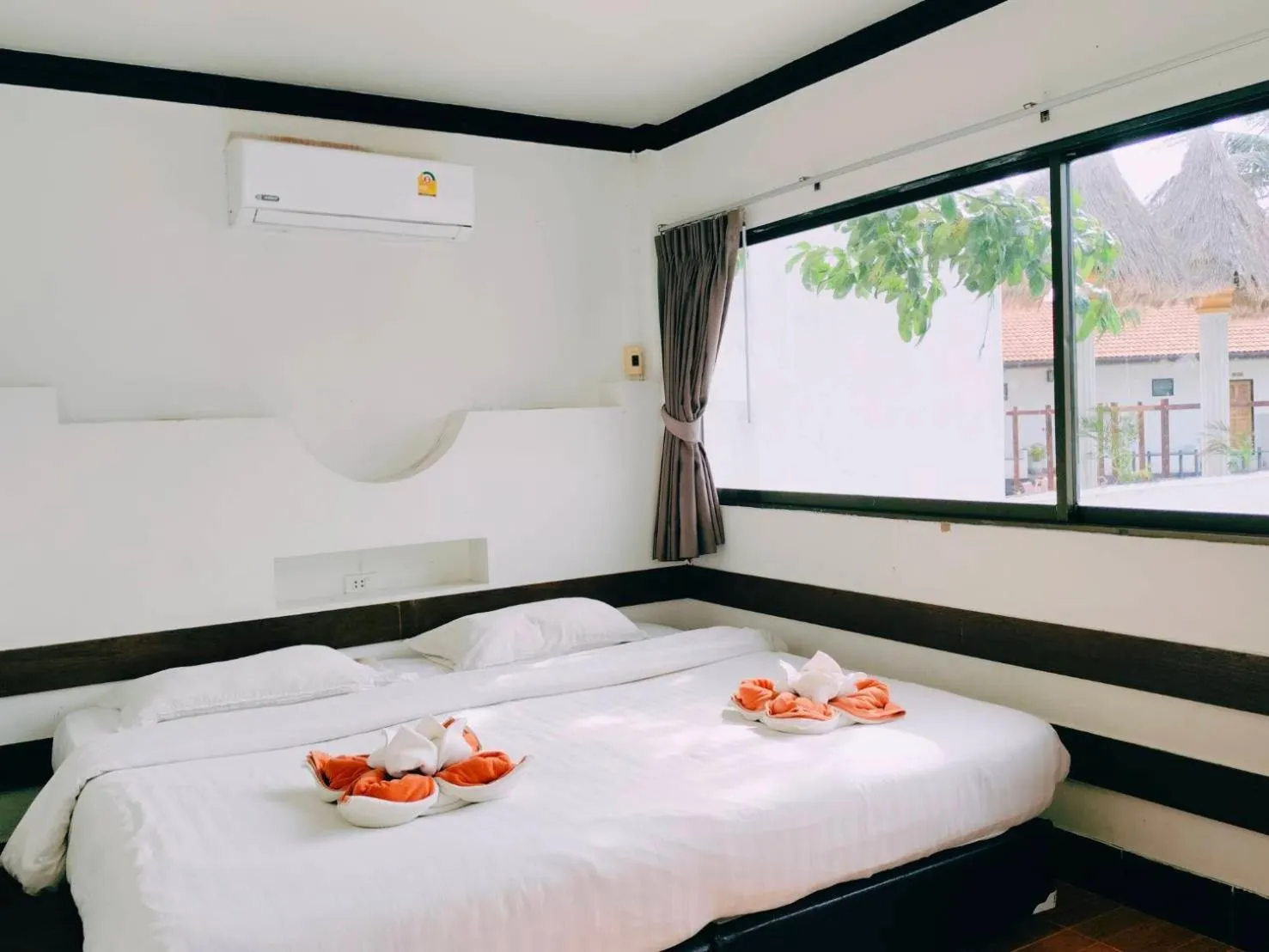 Bedroom, Bed in Simple Life Talay & Divers Resort
