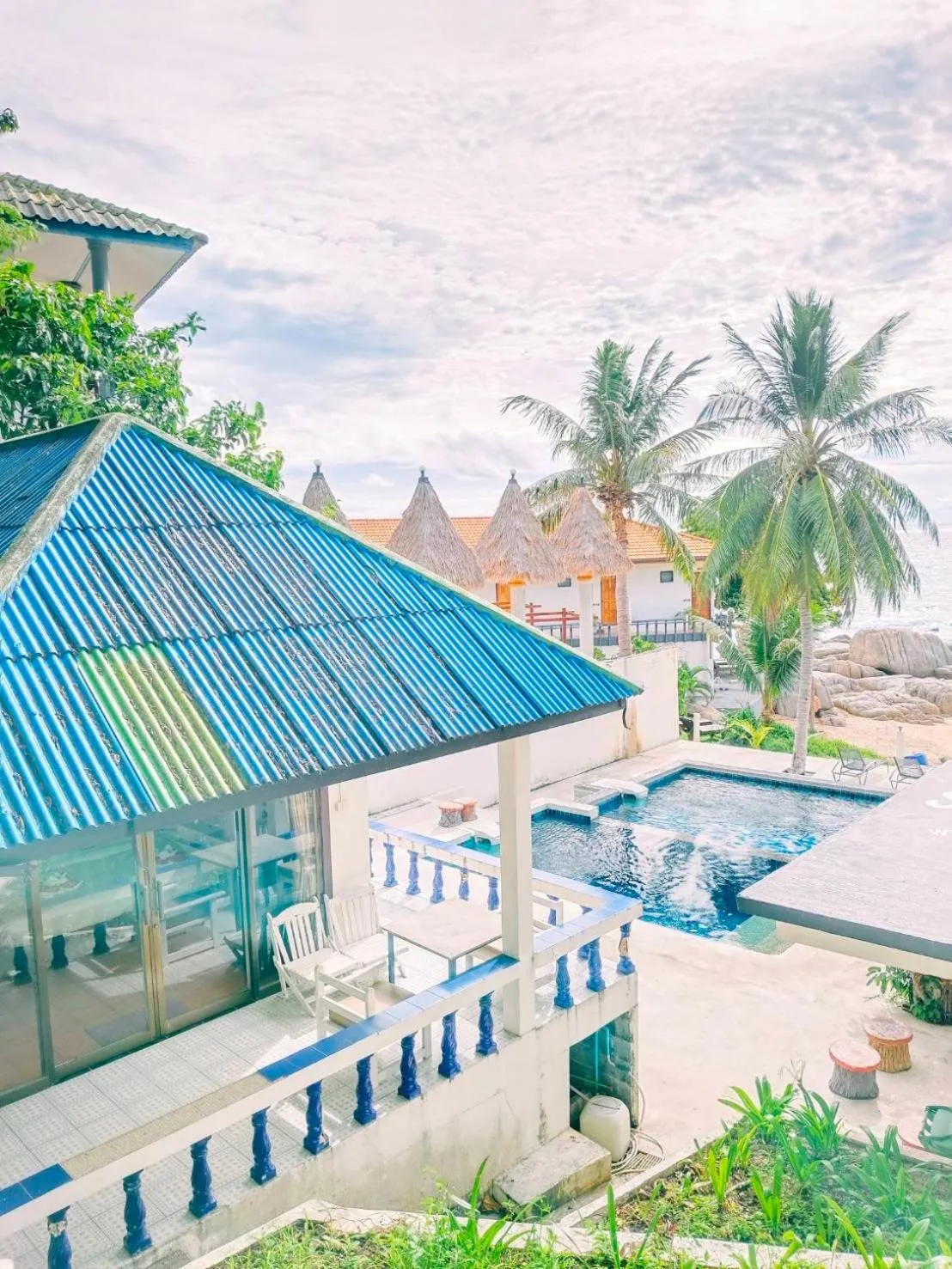 Swimming pool in Simple Life Talay & Divers Resort