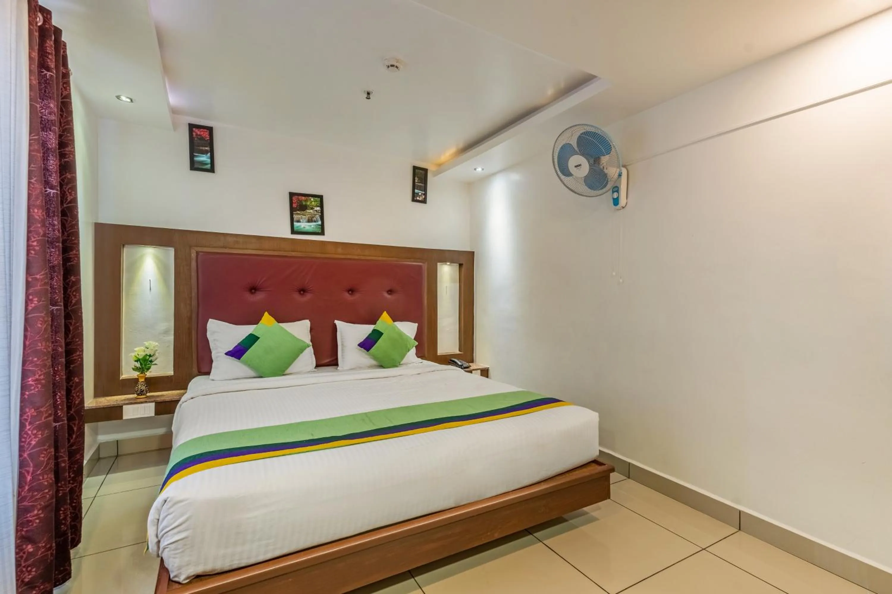 Bedroom, Bed in Treebo South Avenue, 700 Mts From Promenade Beach