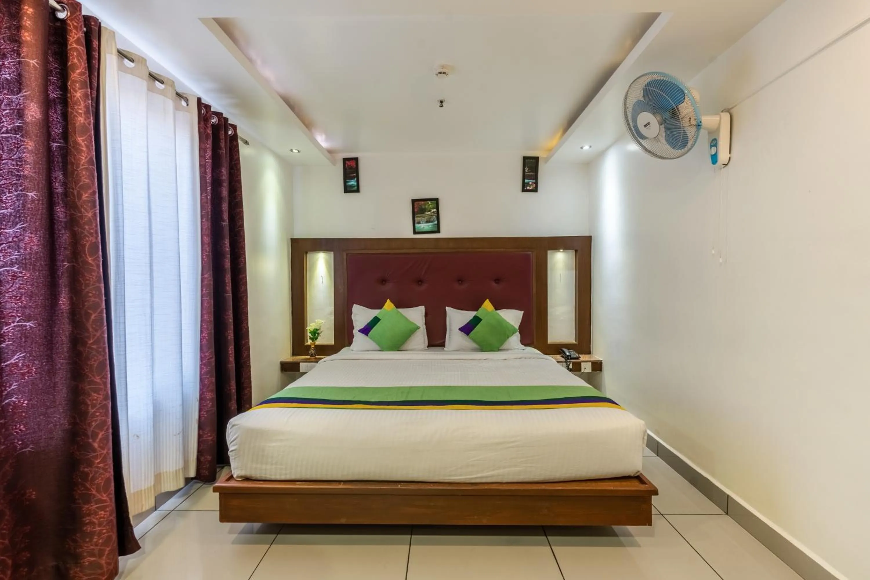 Bedroom, Bed in Treebo South Avenue, 700 Mts From Promenade Beach