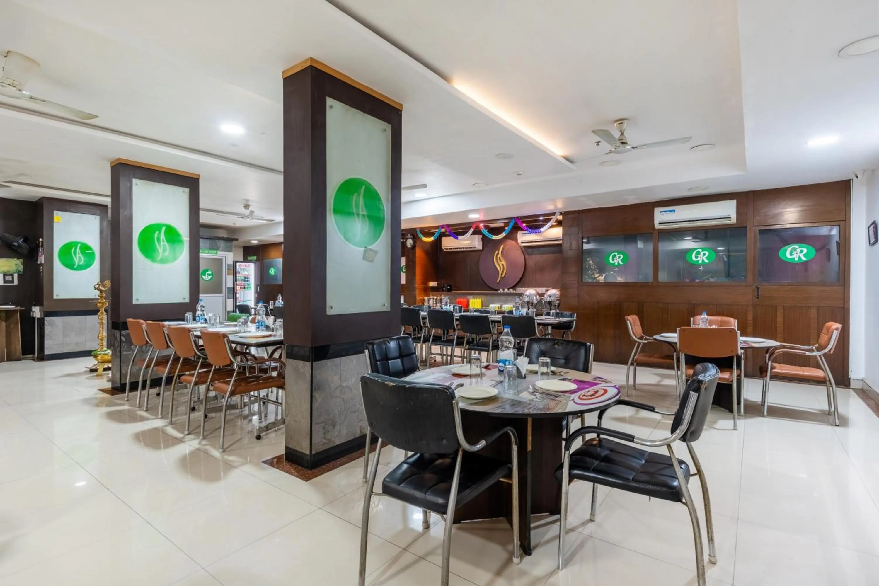 Restaurant/places to eat in Treebo South Avenue, 700 Mts From Promenade Beach