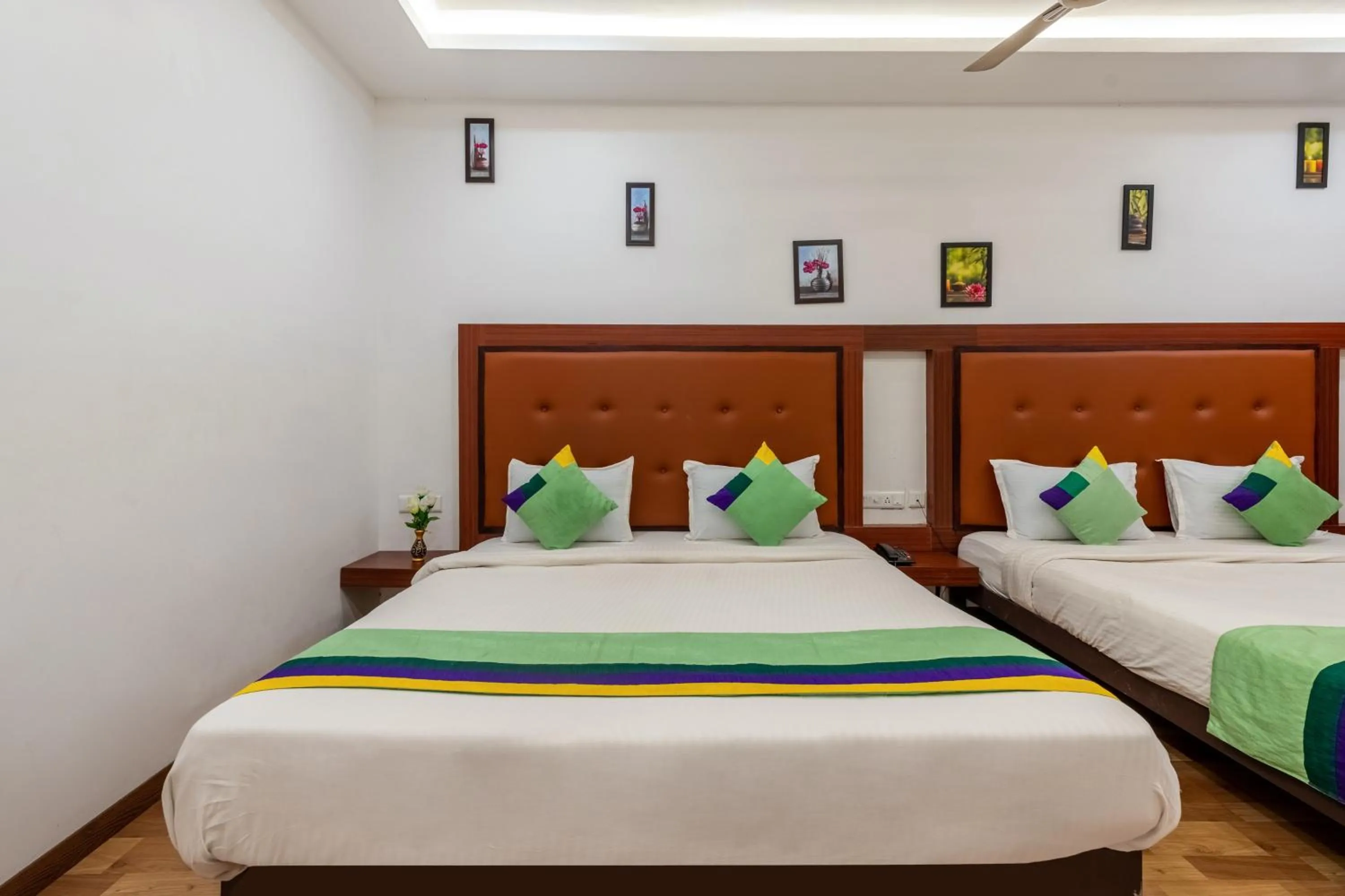 Bedroom, Bed in Treebo South Avenue, 700 Mts From Promenade Beach