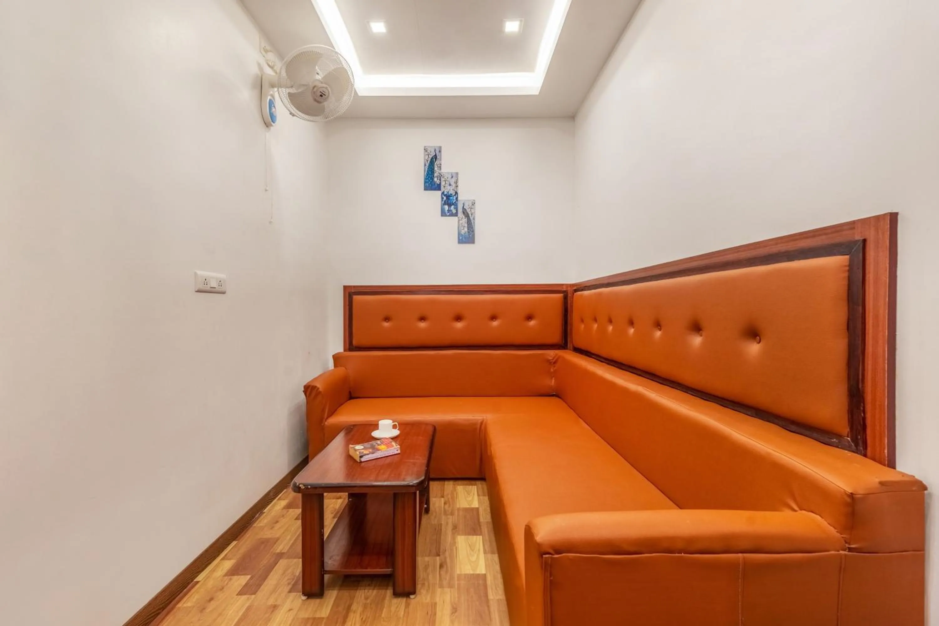 Seating area in Treebo South Avenue, 700 Mts From Promenade Beach