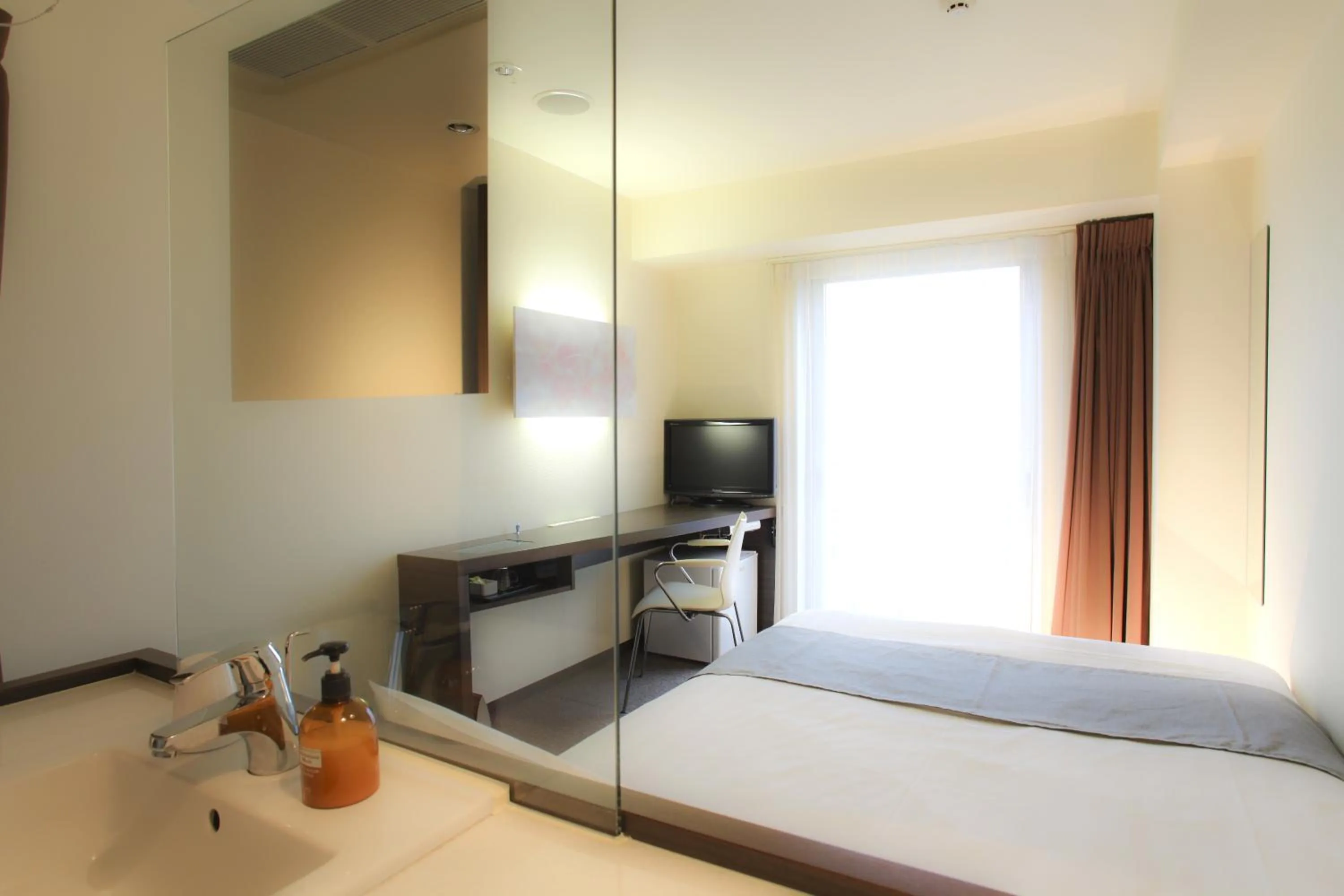 Bedroom, Bed in KOKO HOTEL Numazu Inter