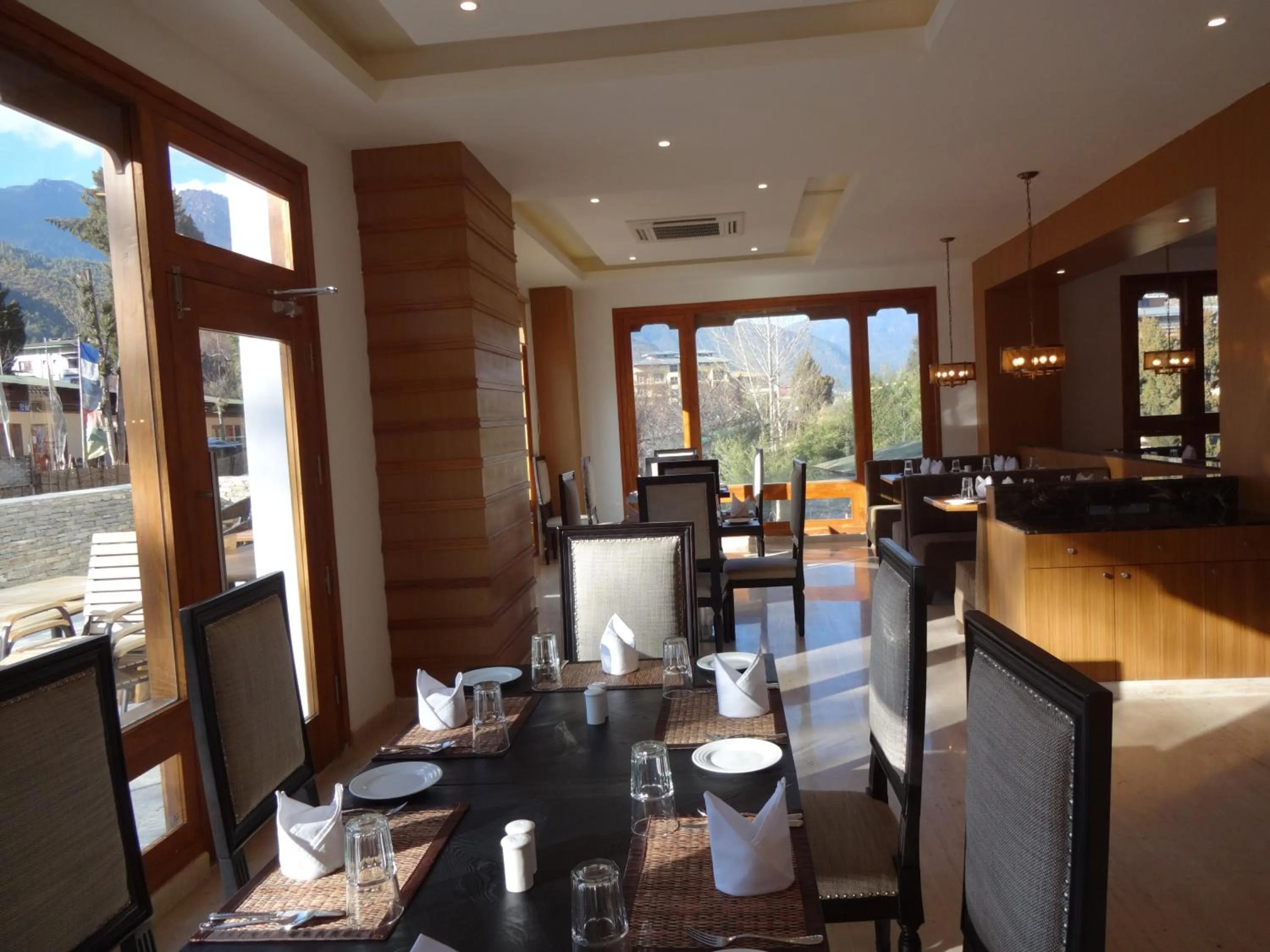 Restaurant/places to eat in Hotel Osel