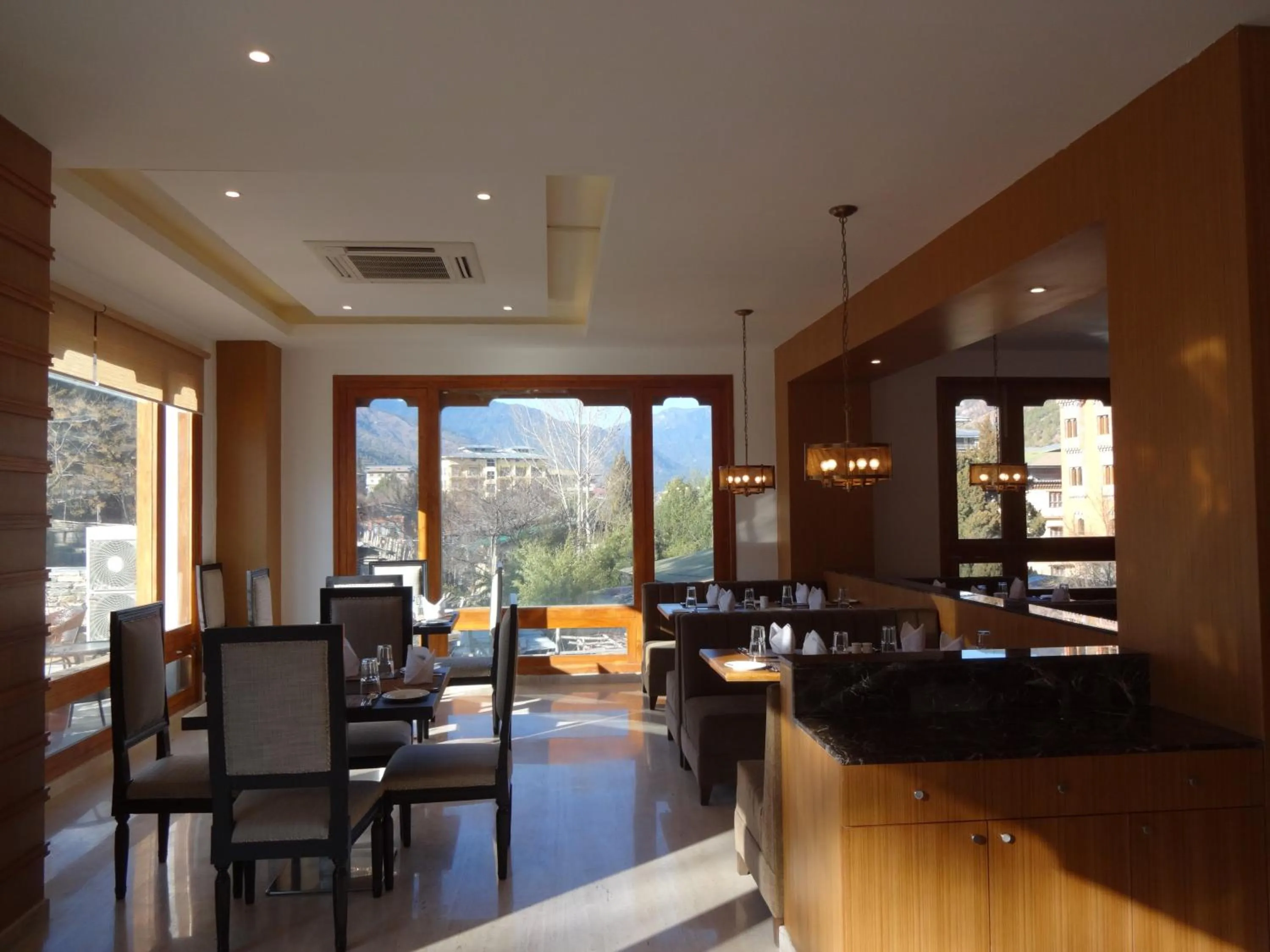 Restaurant/places to eat in Hotel Osel