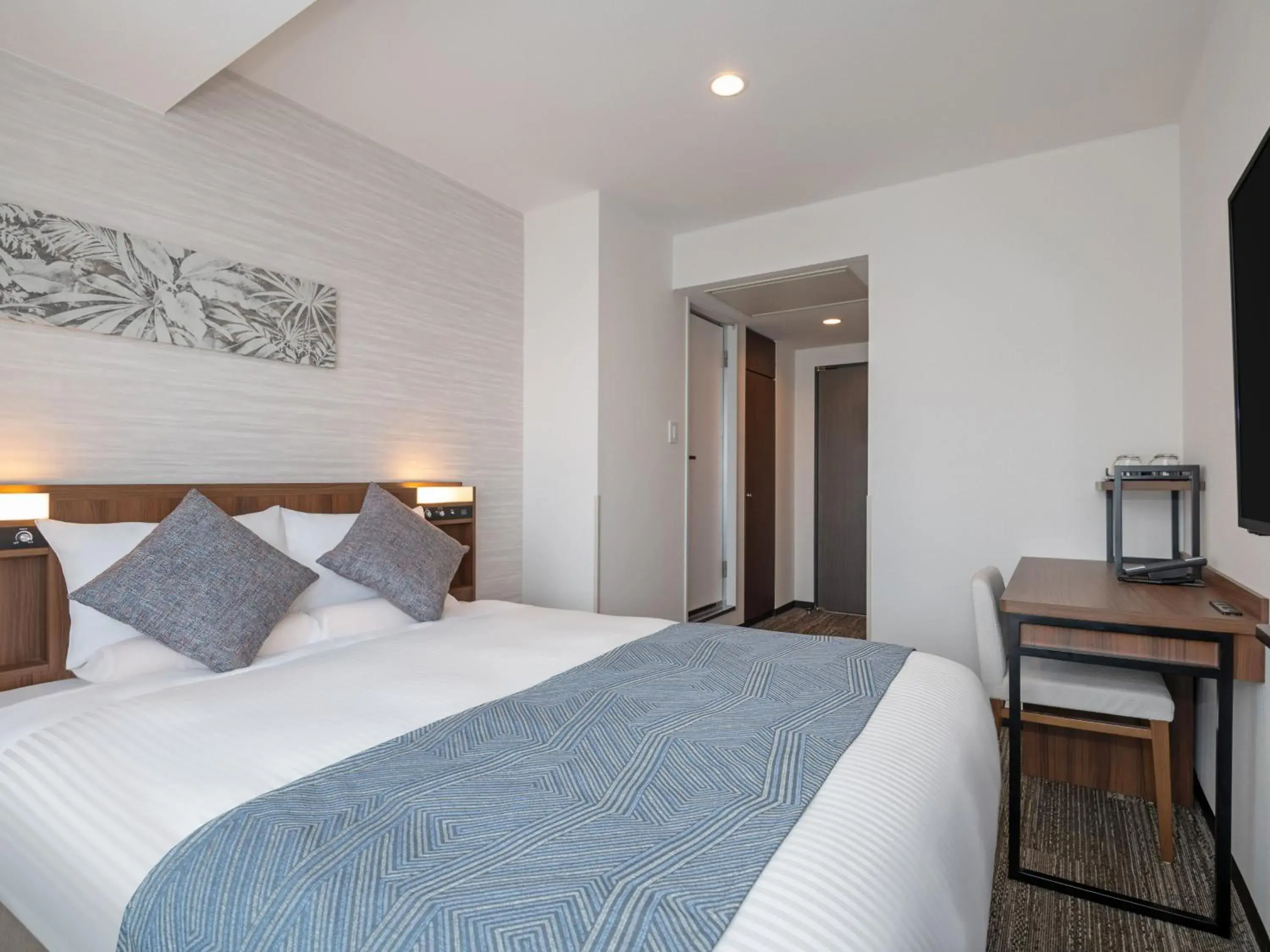 Standard Queen (Smoking) - single occupancy in ART HOTEL Miyazaki Sky Tower Standard Queen (Smoking) - single occupancy in ART HOTEL Miyazaki Sky Tower