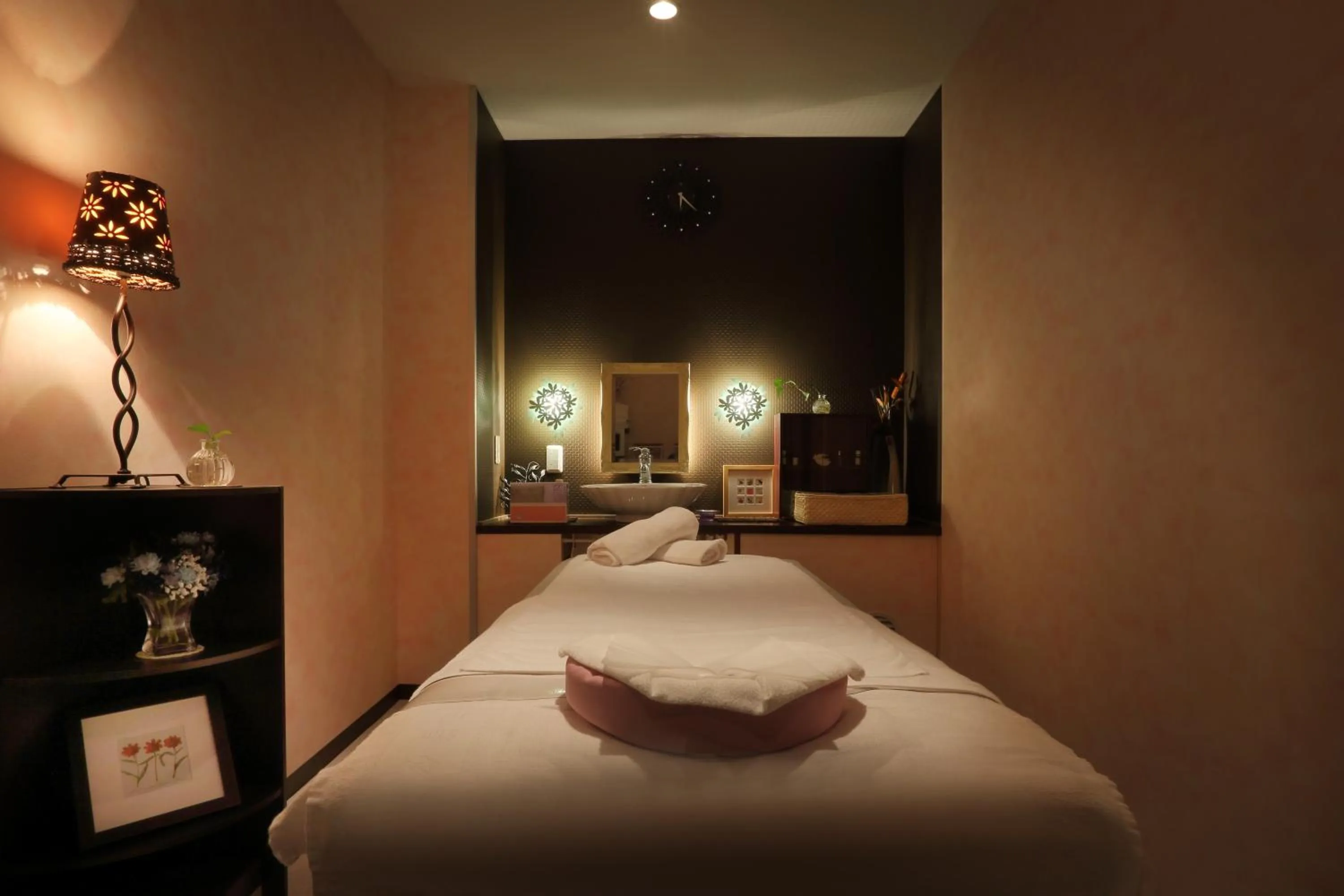 Massage, Bed in Hotel Sunshine Kinugawa