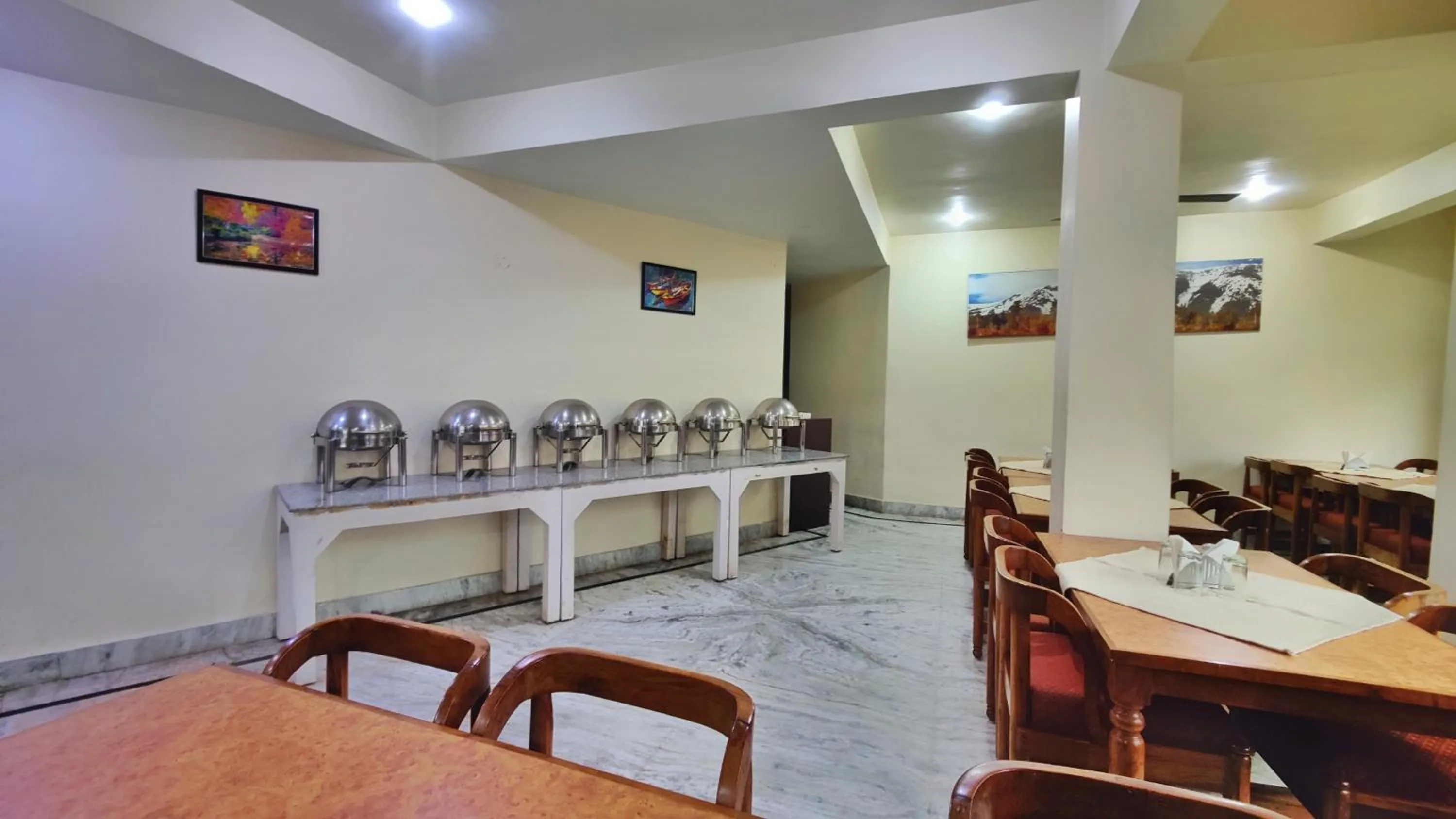 Restaurant/places to eat in Gagan Resorts