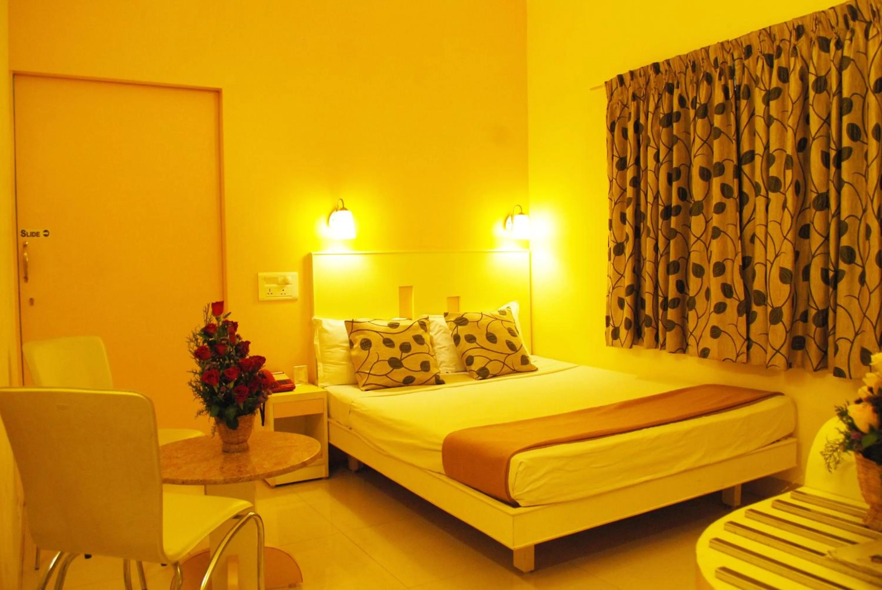 Photo of the whole room, Bed in Hotel Pandian