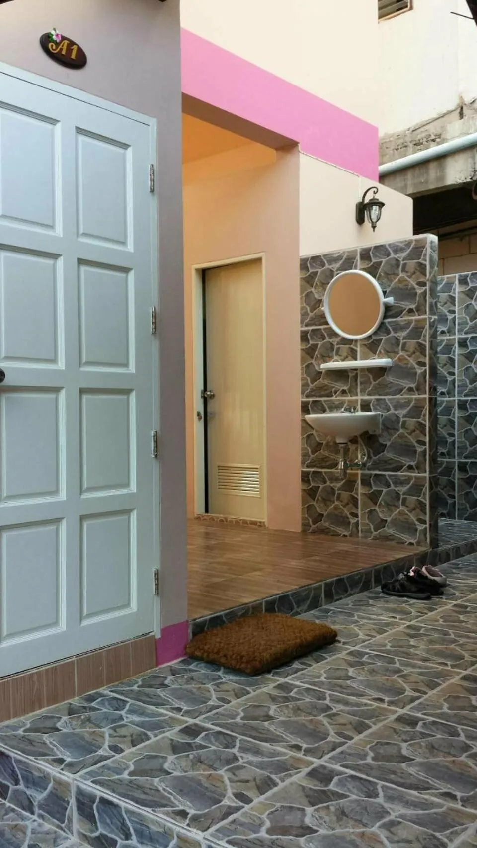 Facade/entrance in Sairee Center Guest House