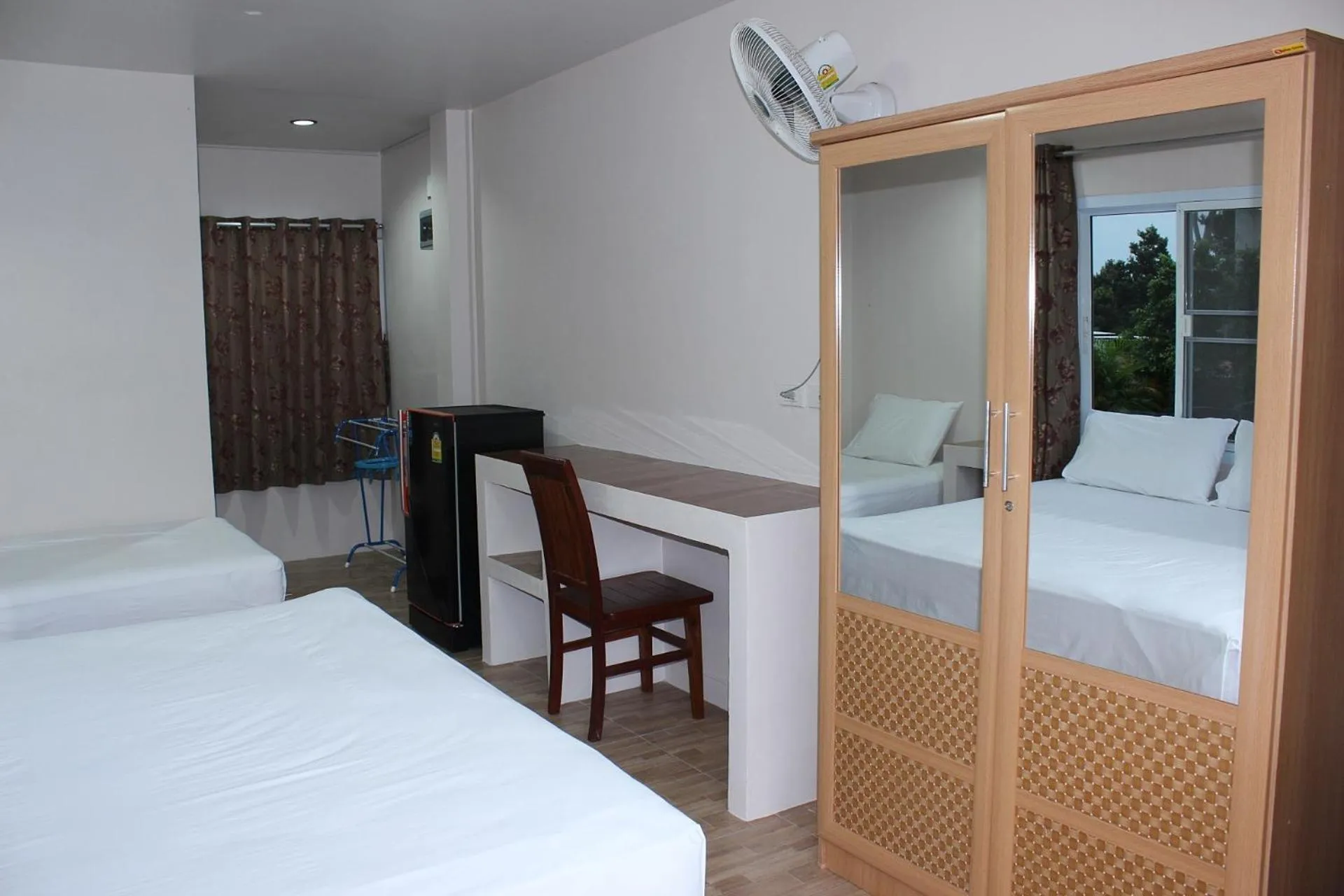 Bed in Sairee Center Guest House