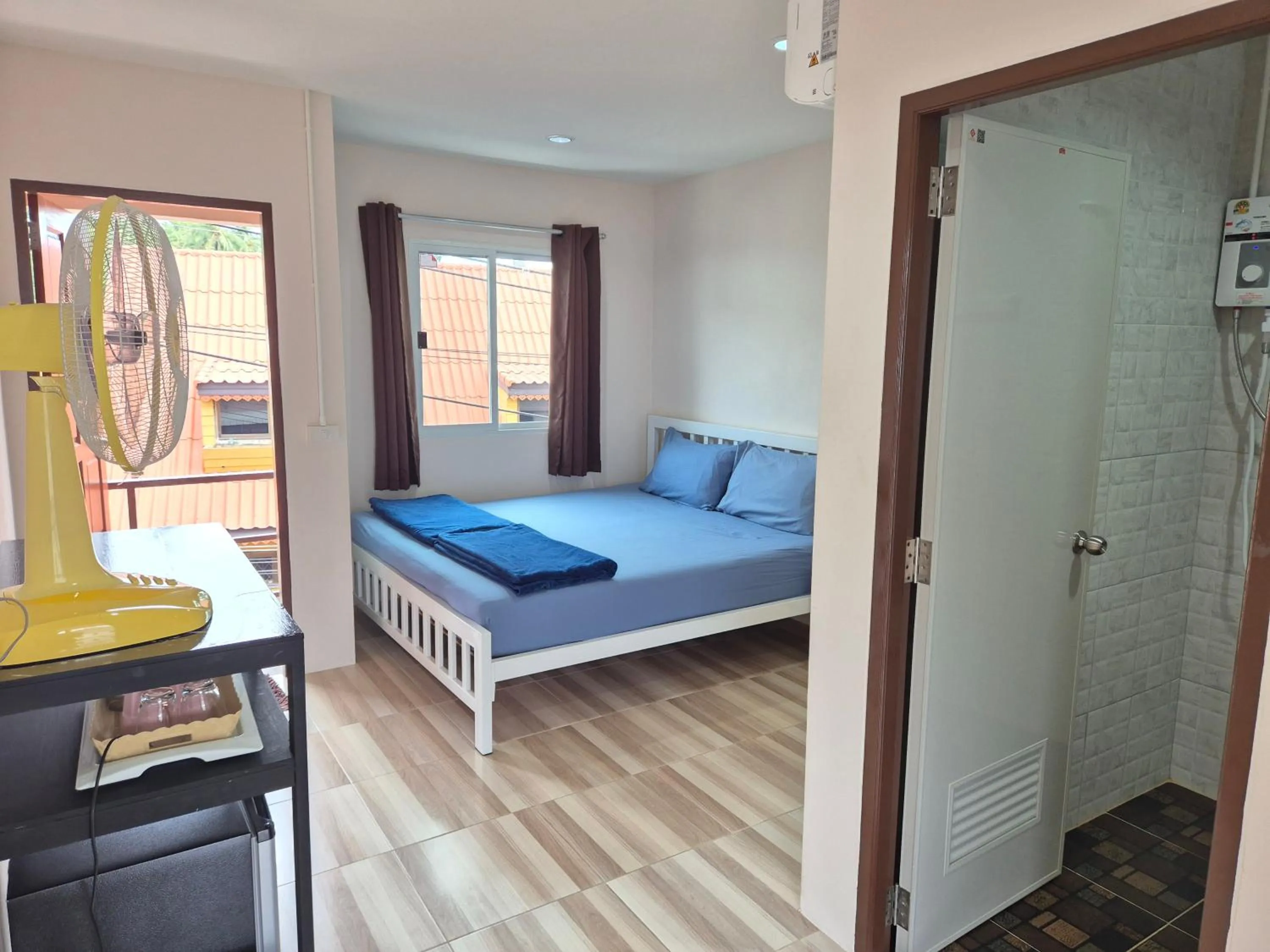 Bed in Sairee Center Guest House