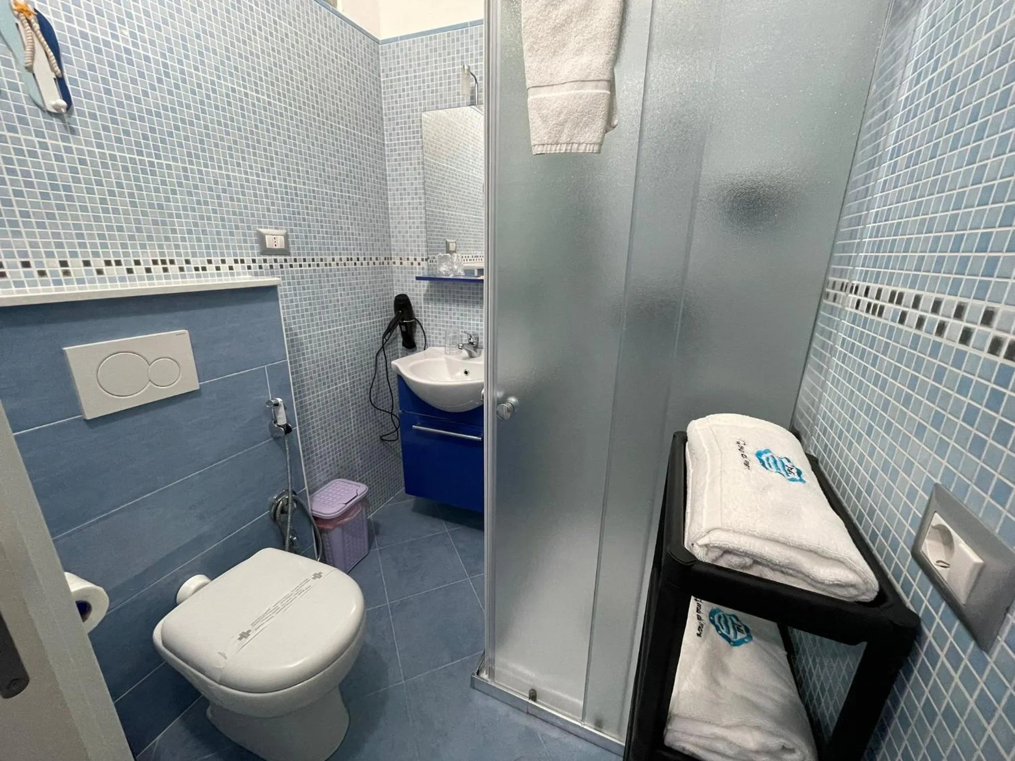 Shower in B&B Le Onde Del Mare