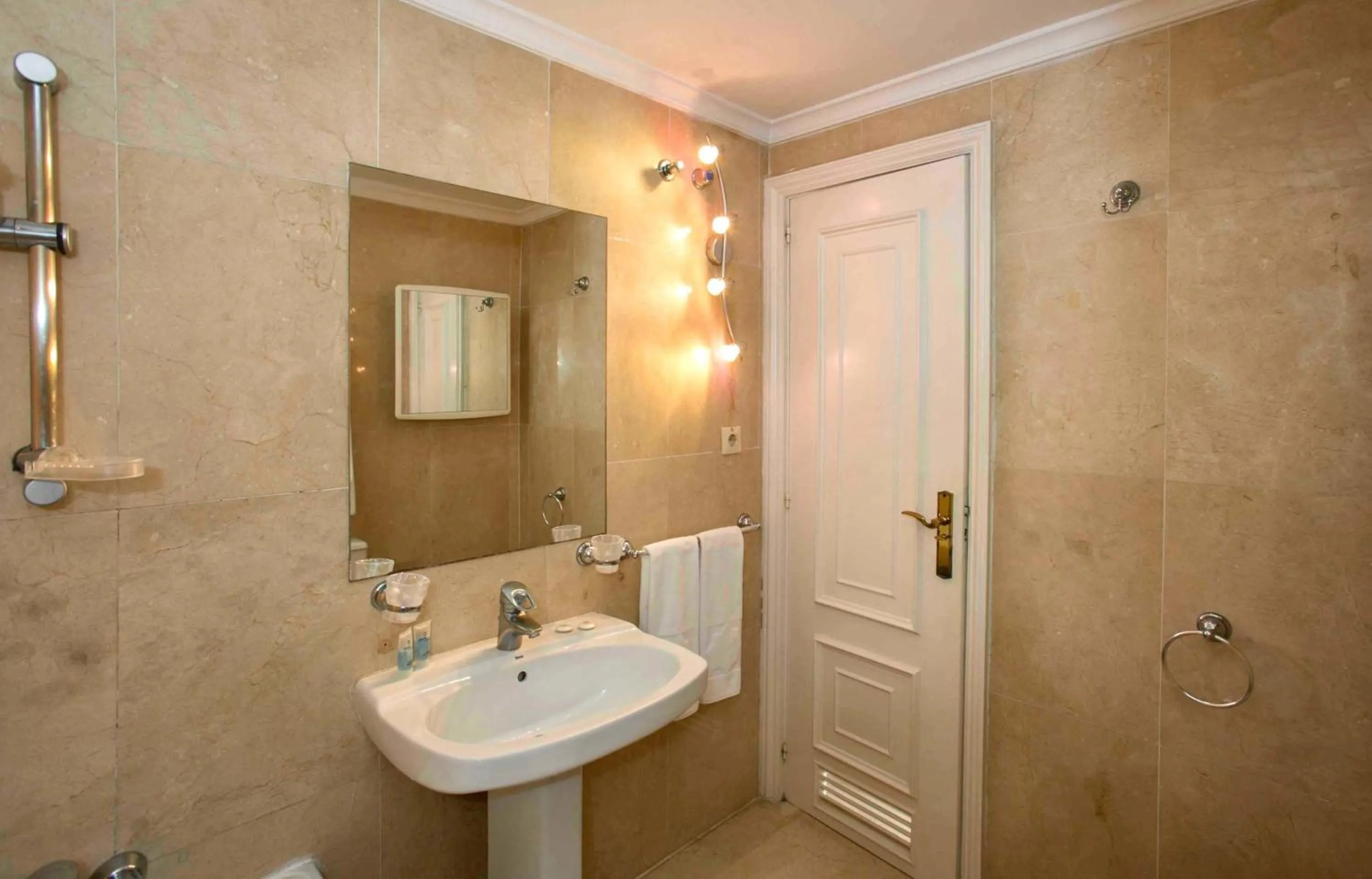 Bathroom in Ona Club Bena Vista