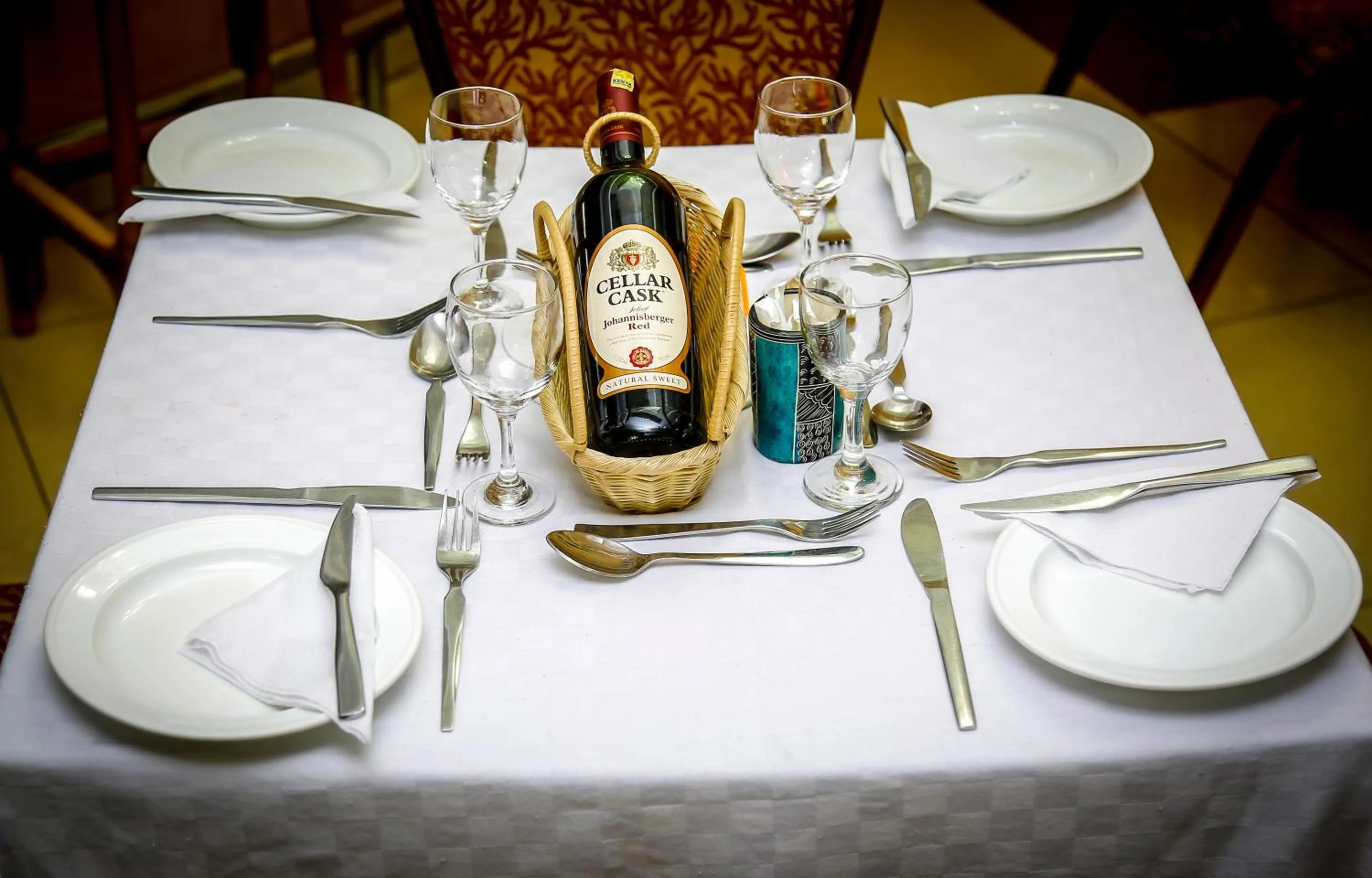 Restaurant/places to eat in Decasa Hotel