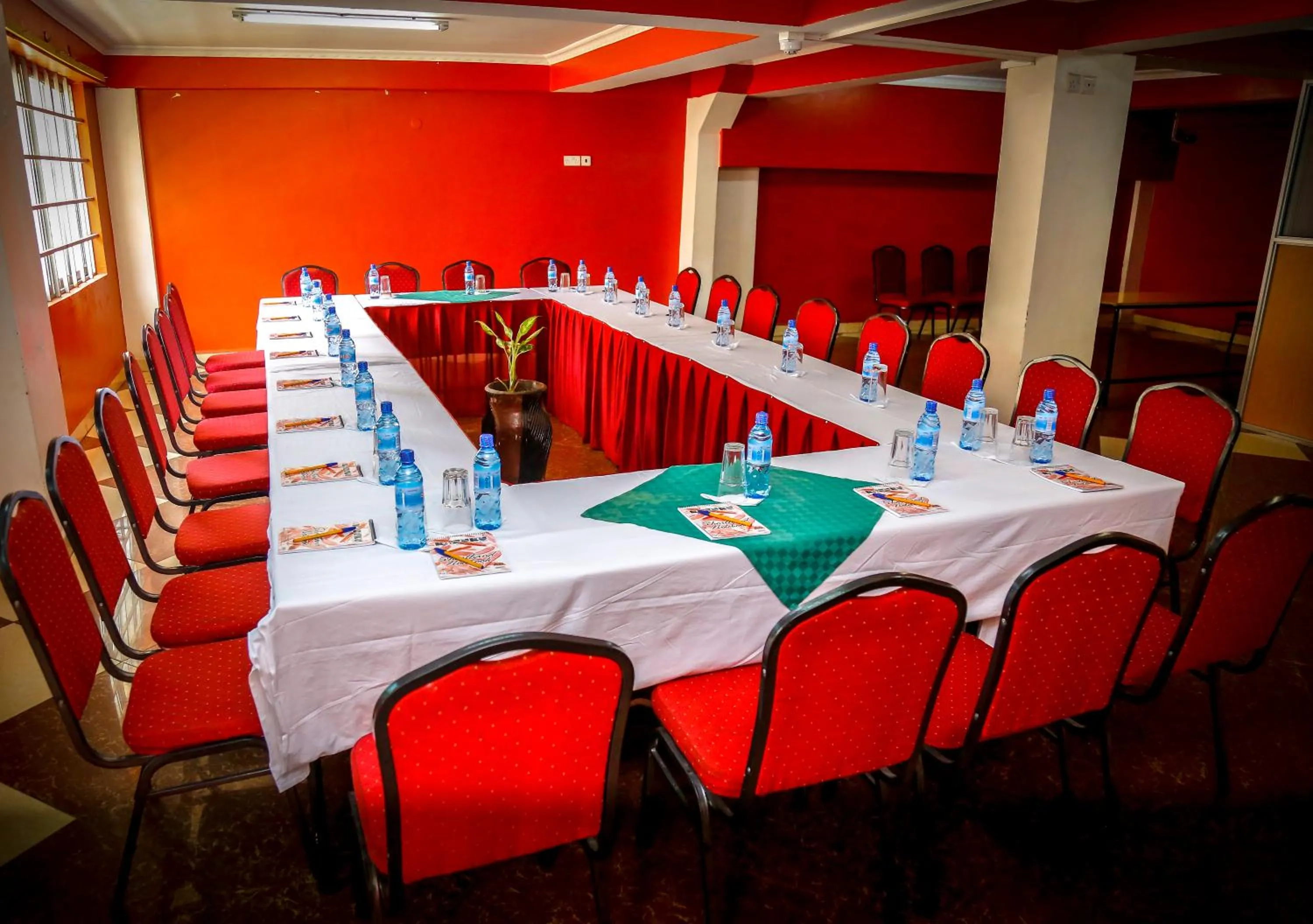 Meeting/conference room in Decasa Hotel