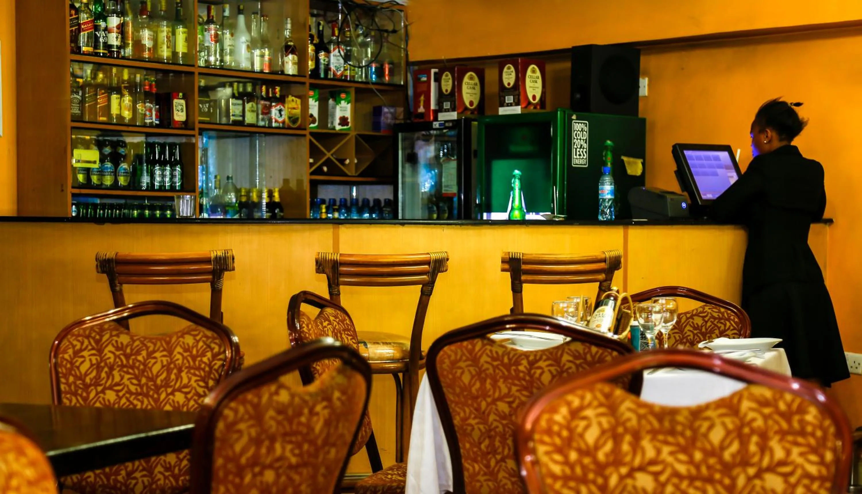 Restaurant/places to eat in Decasa Hotel