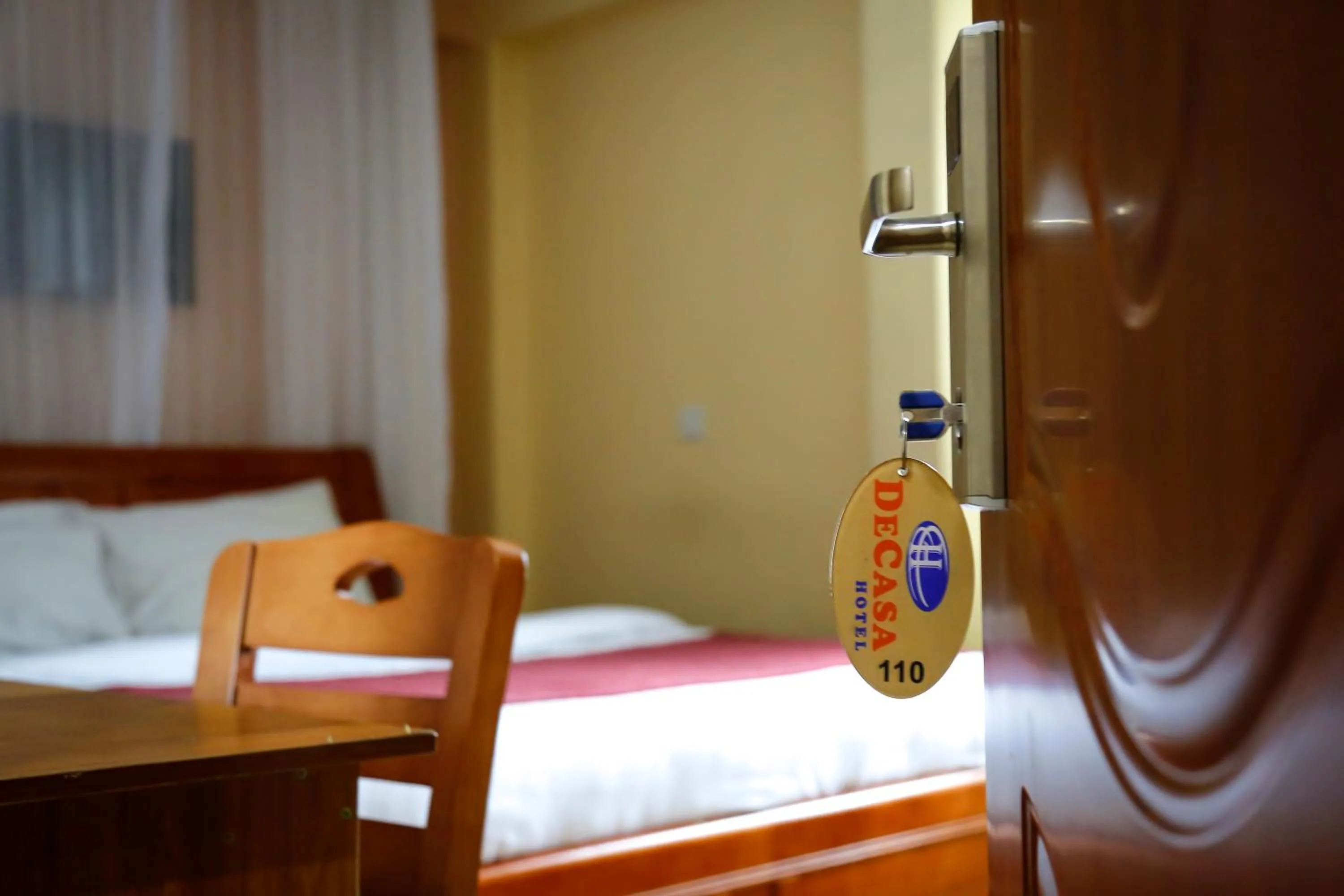 Photo of the whole room, Bed in Decasa Hotel