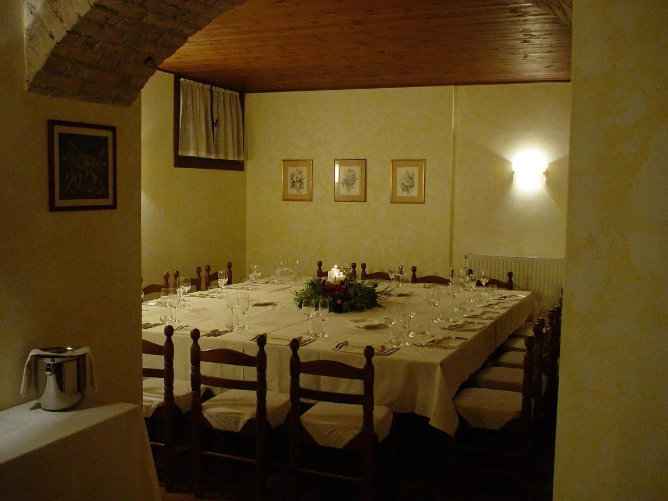 Restaurant/places to eat in Albergo Ristorante Flora
