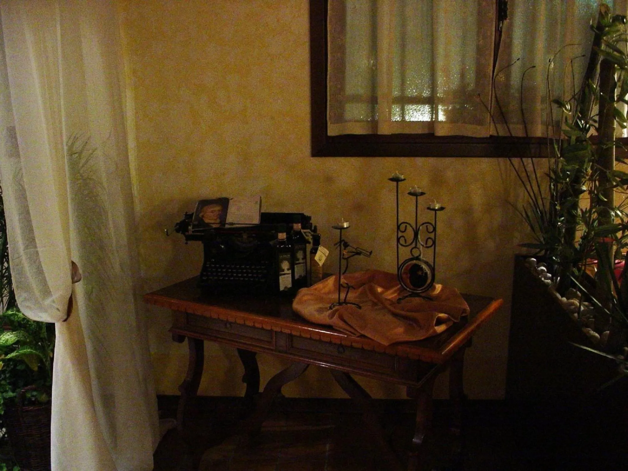 Decorative detail in Albergo Ristorante Flora