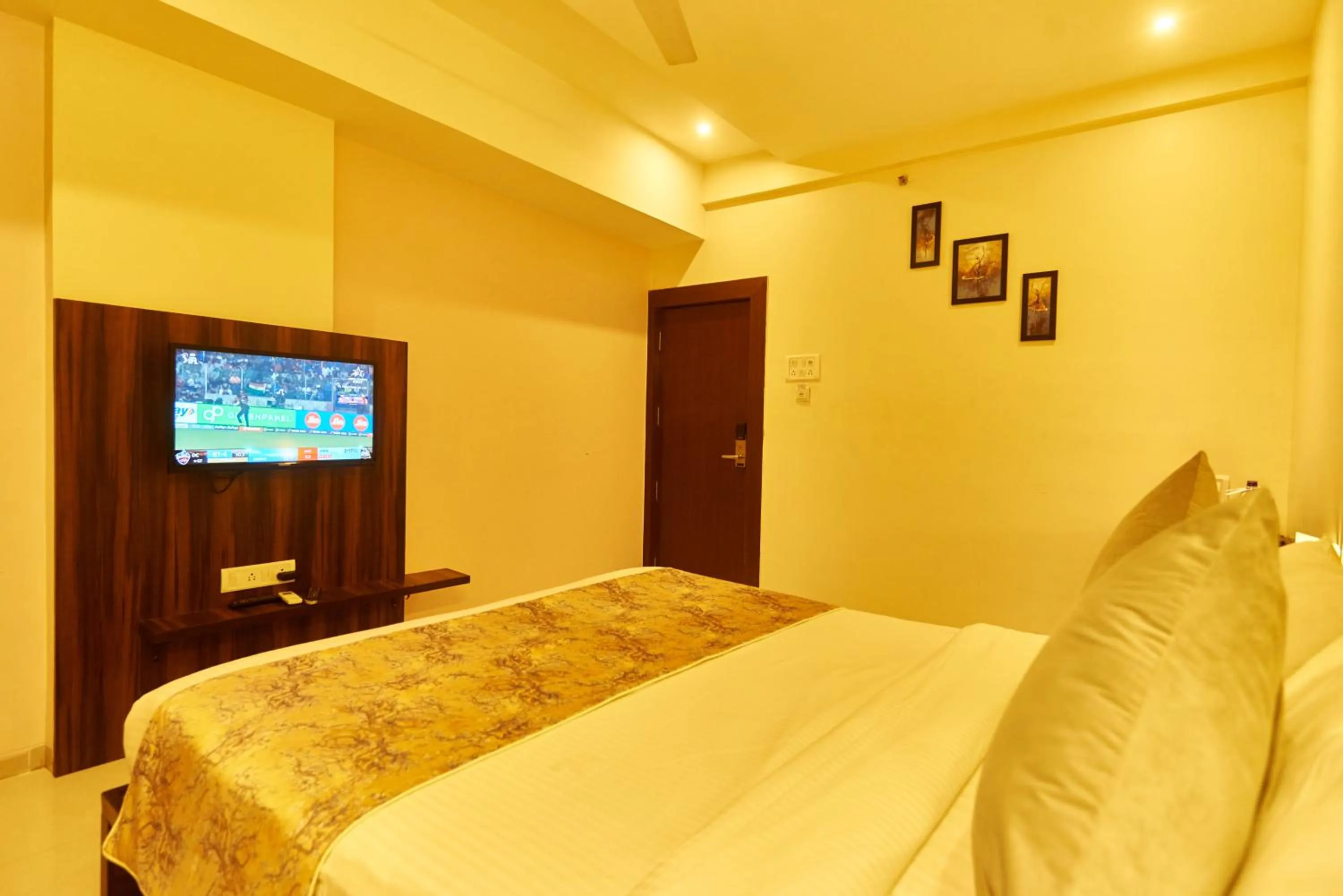 Bed in Hotel G-Square - Shirdi