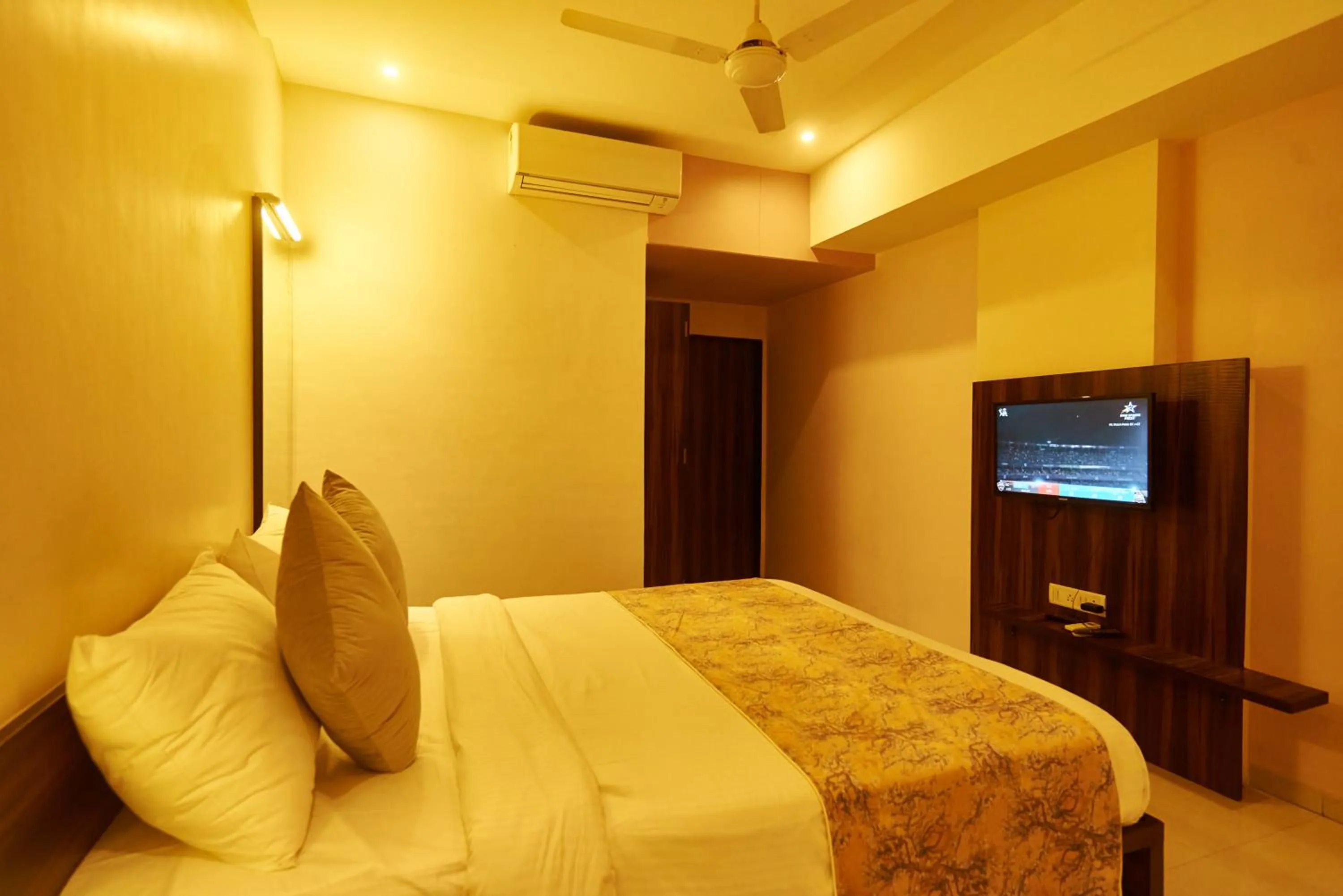 Bed in Hotel G-Square - Shirdi