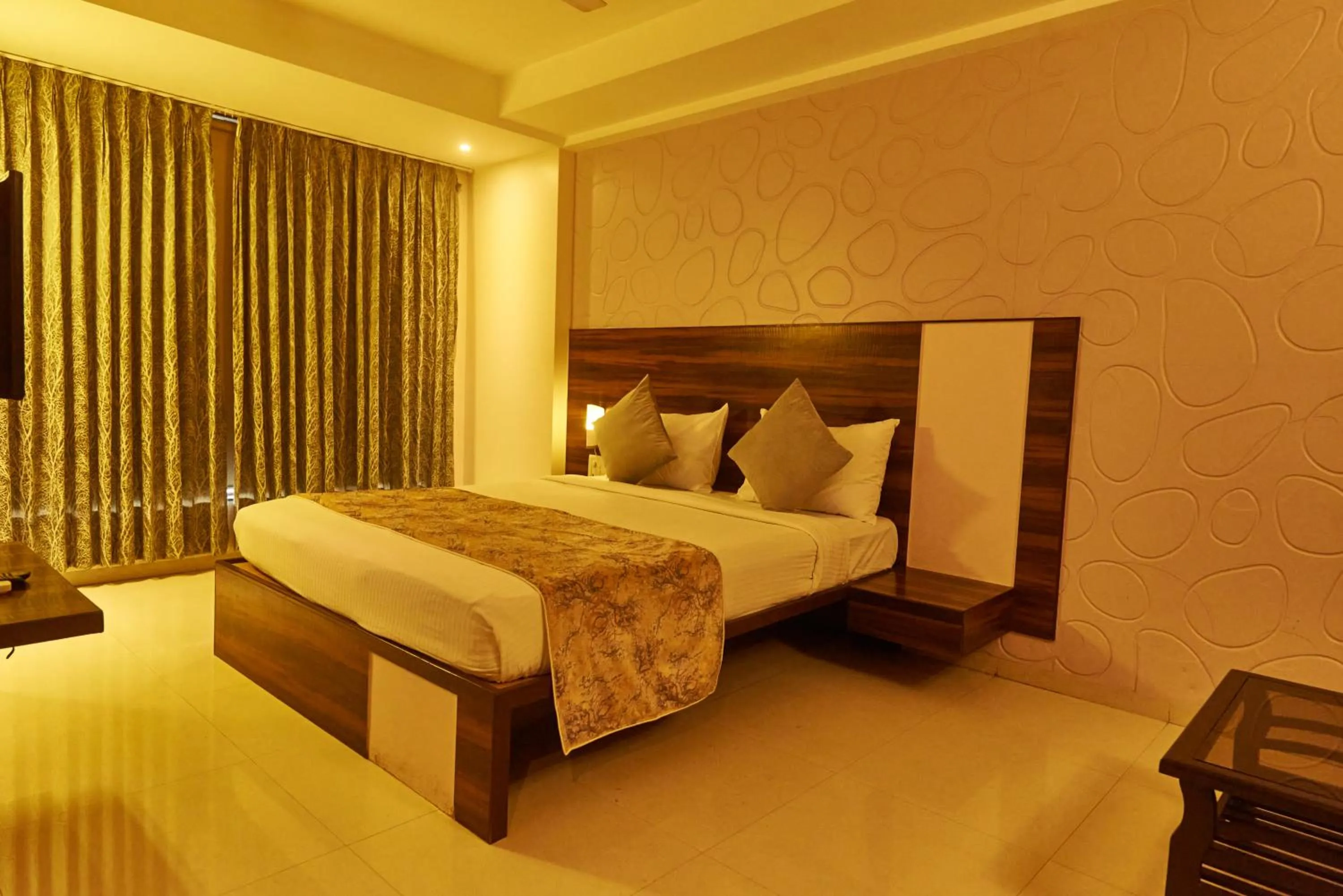 Bed in Hotel G-Square - Shirdi
