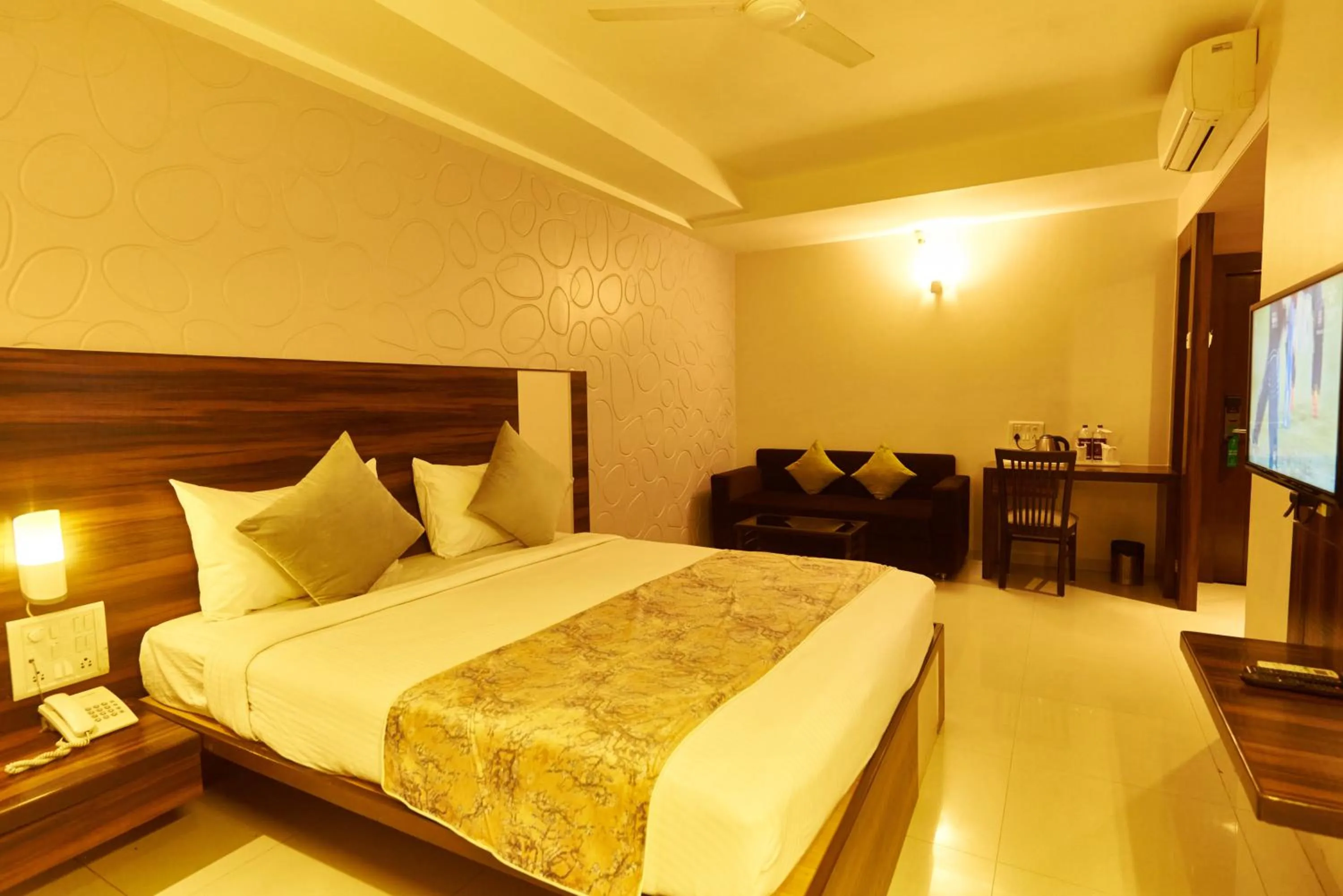 Bed in Hotel G-Square - Shirdi