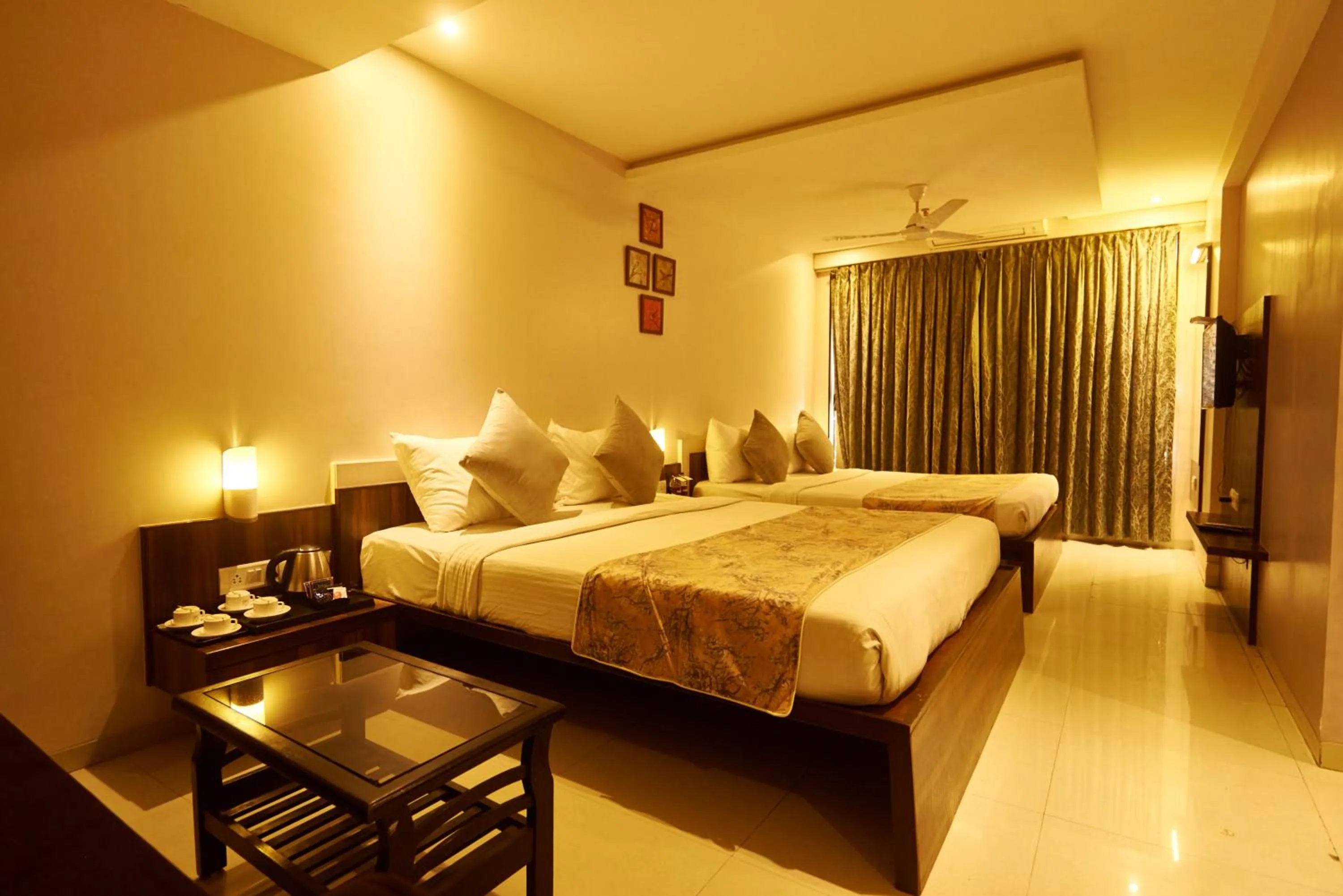 Bed in Hotel G-Square - Shirdi