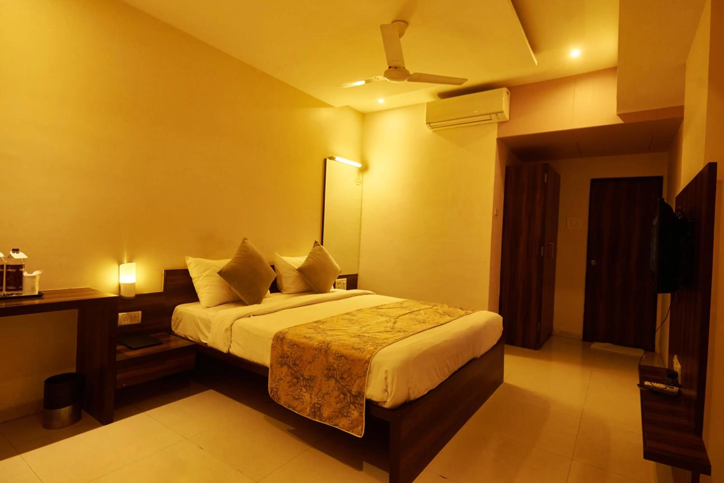 Bed in Hotel G-Square - Shirdi