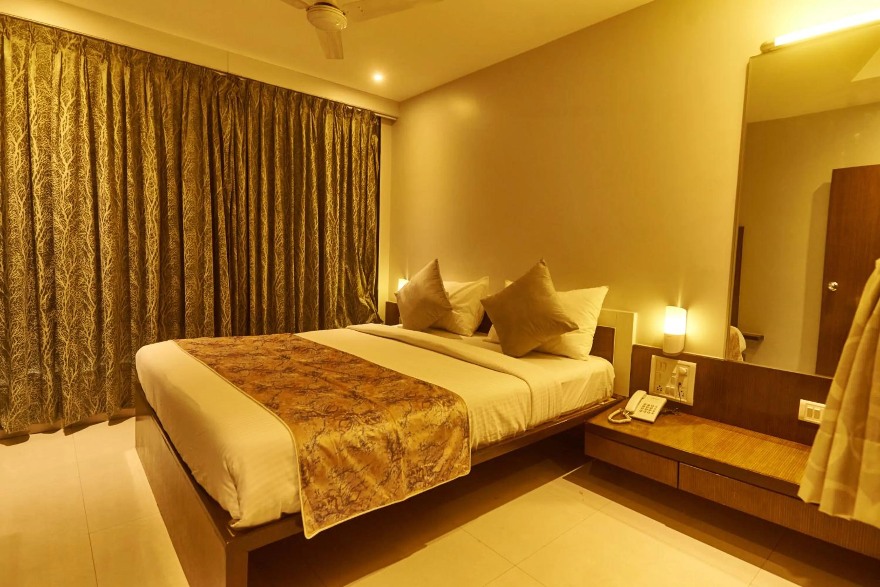 Bed in Hotel G-Square - Shirdi