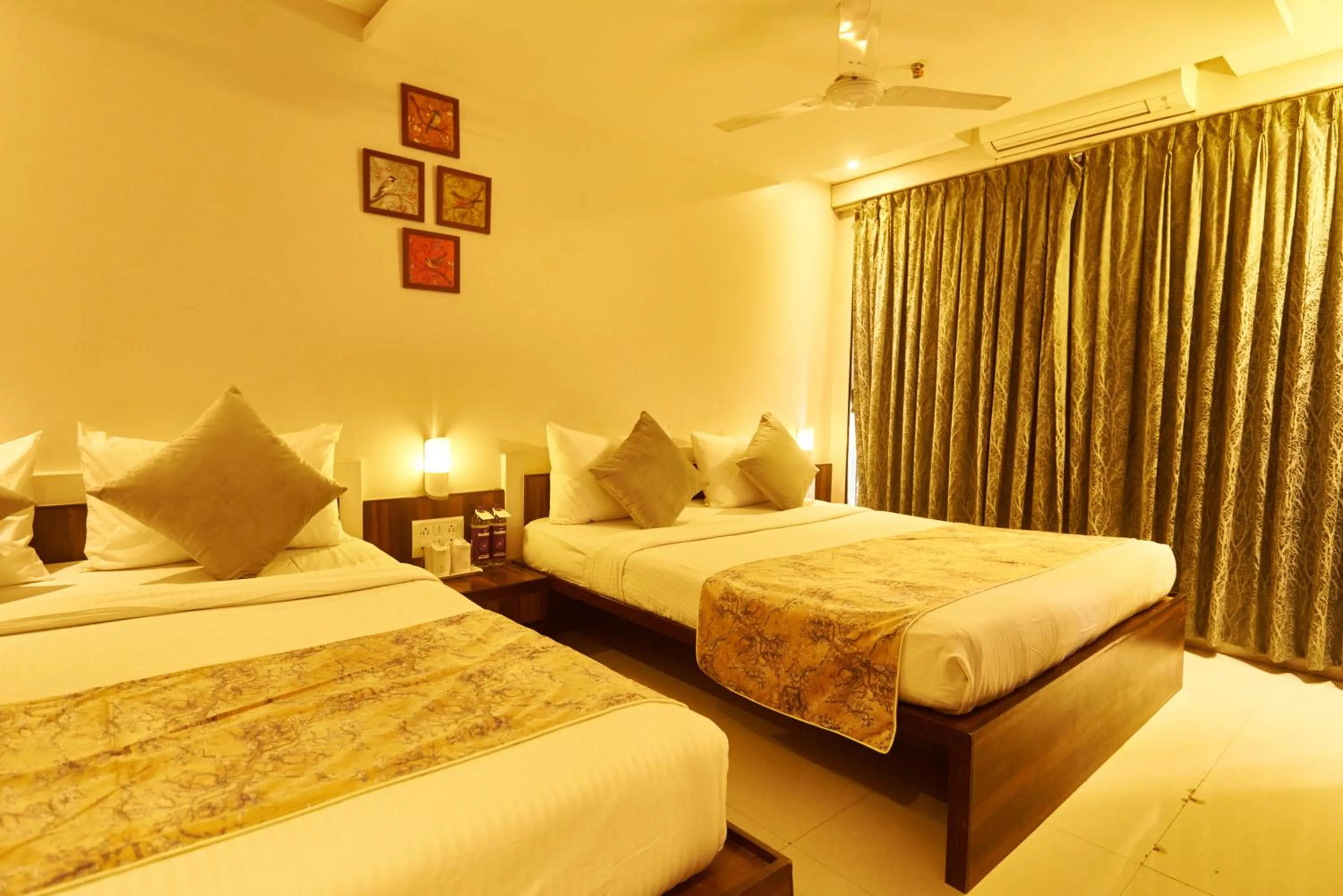 Bed in Hotel G-Square - Shirdi