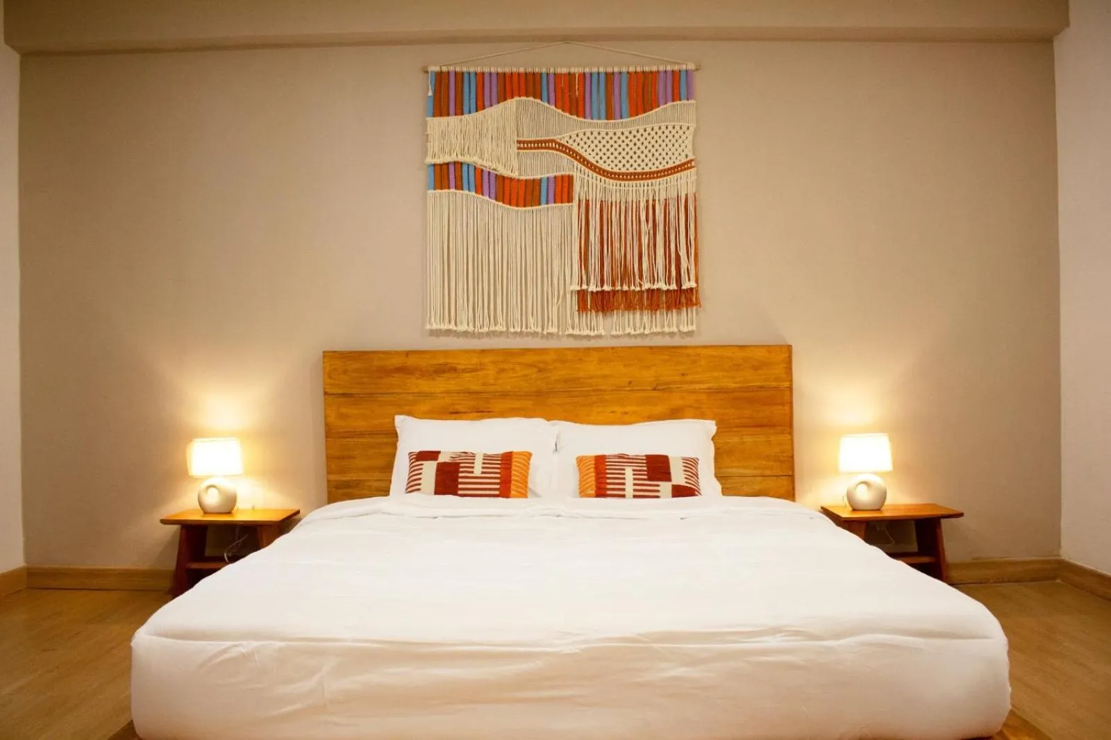 Bedroom, Bed in Ocean Beach Villas - Carita Kondominium