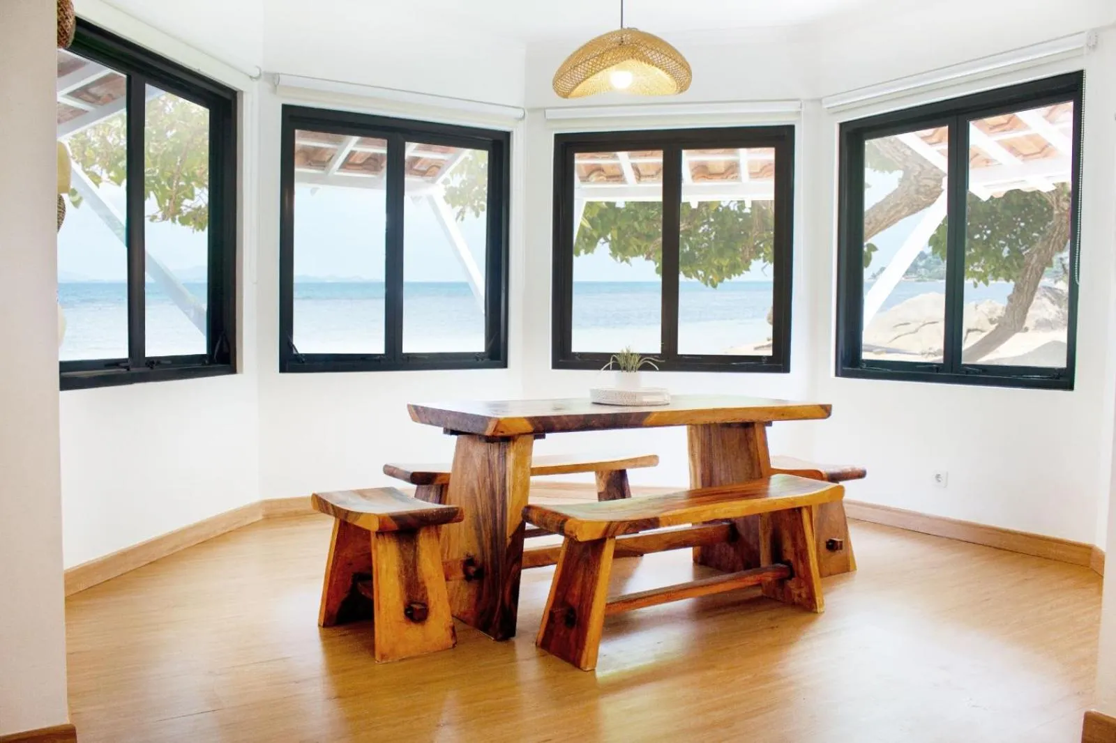 Dining area in Ocean Beach Villas - Carita Kondominium