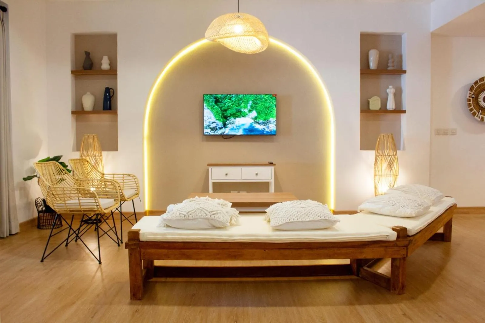 TV and multimedia, Bed in Ocean Beach Villas - Carita Kondominium
