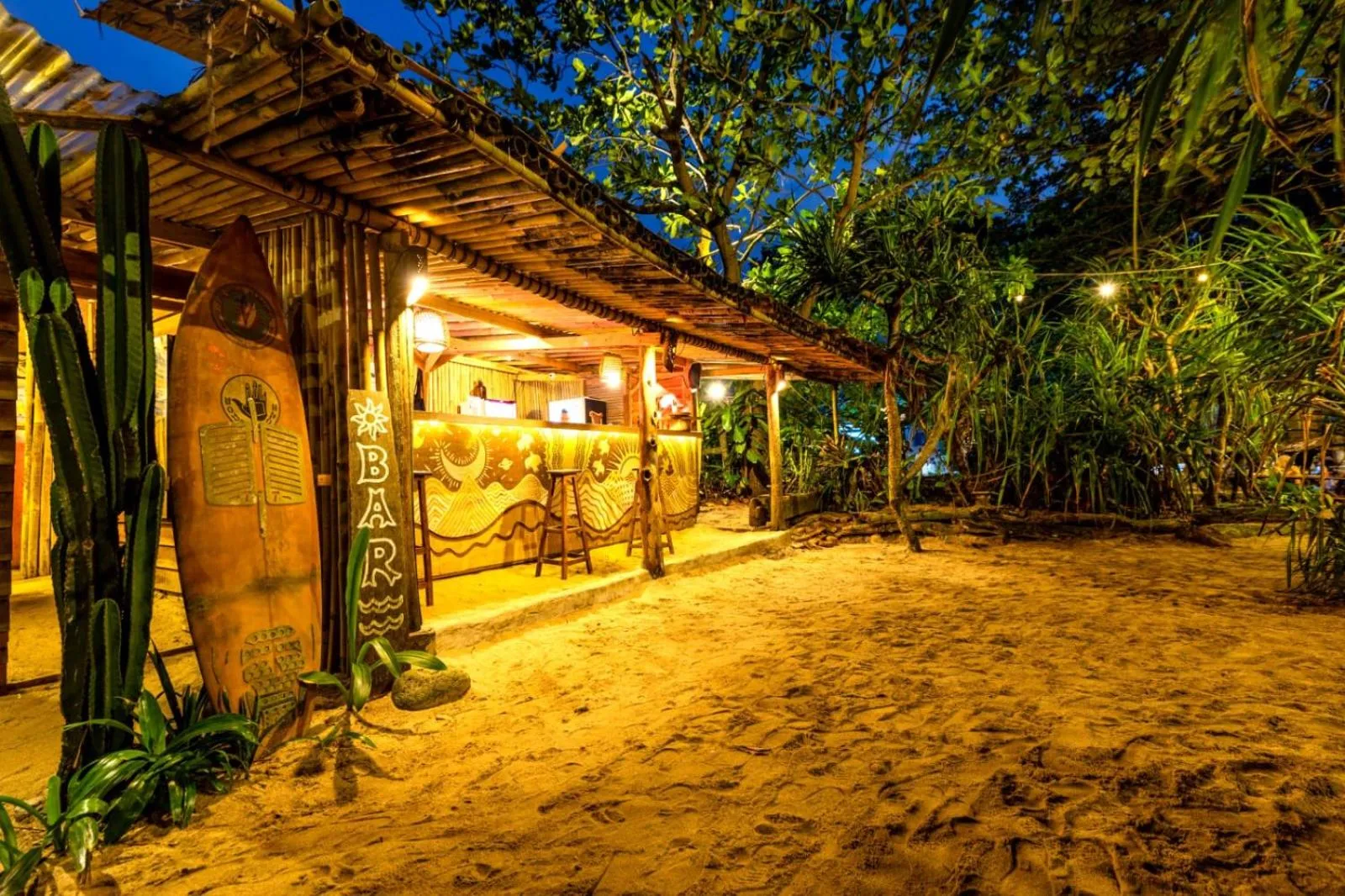 Restaurant/places to eat in Ocean Beach Villas - Carita Kondominium