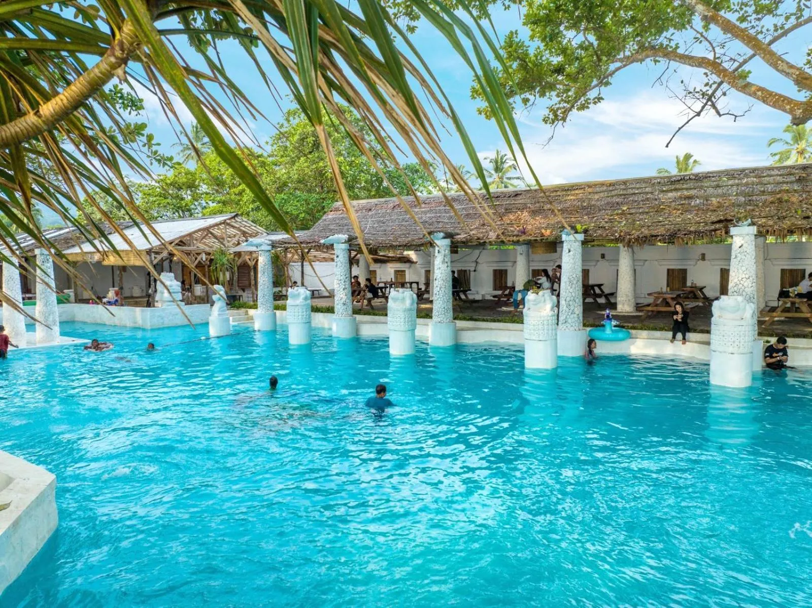 Swimming pool in Ocean Beach Villas - Carita Kondominium