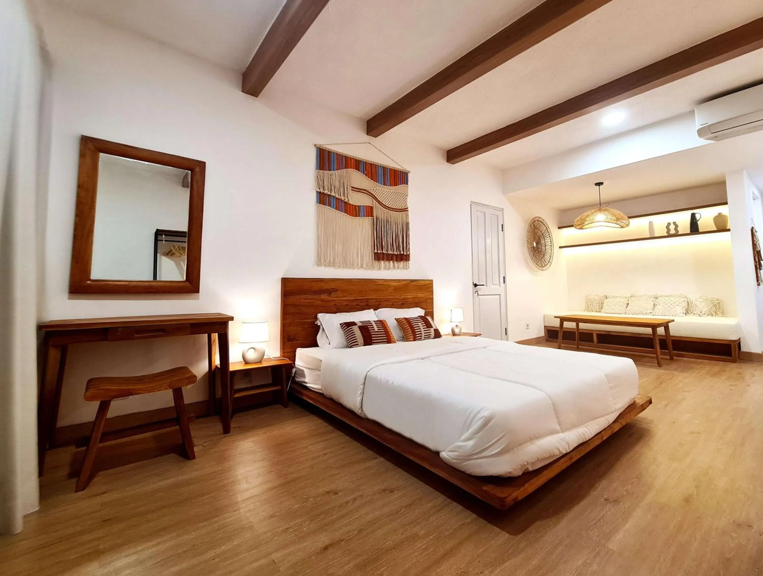 Bedroom, Bed in Ocean Beach Villas - Carita Kondominium