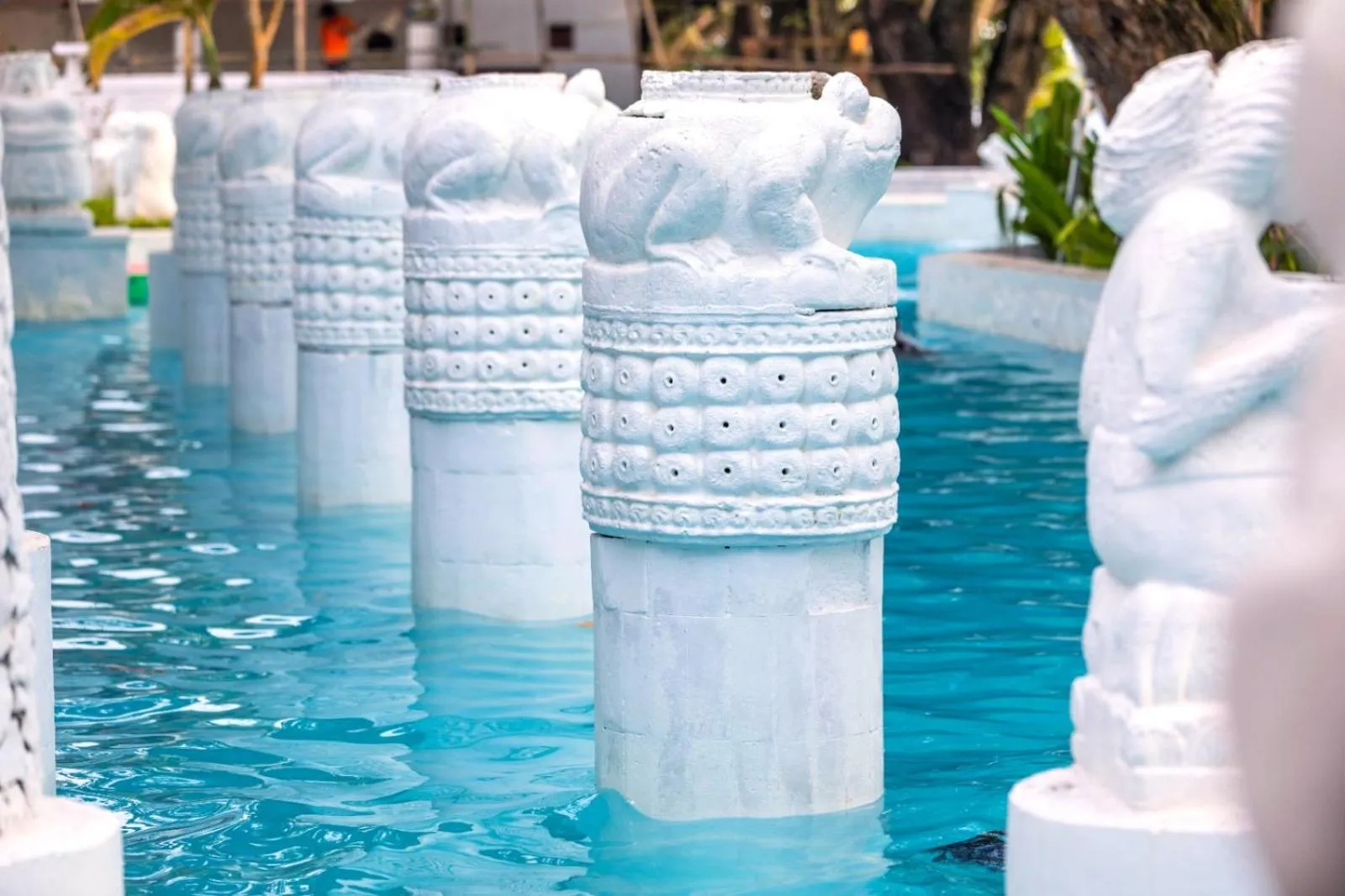 Swimming pool in Ocean Beach Villas - Carita Kondominium