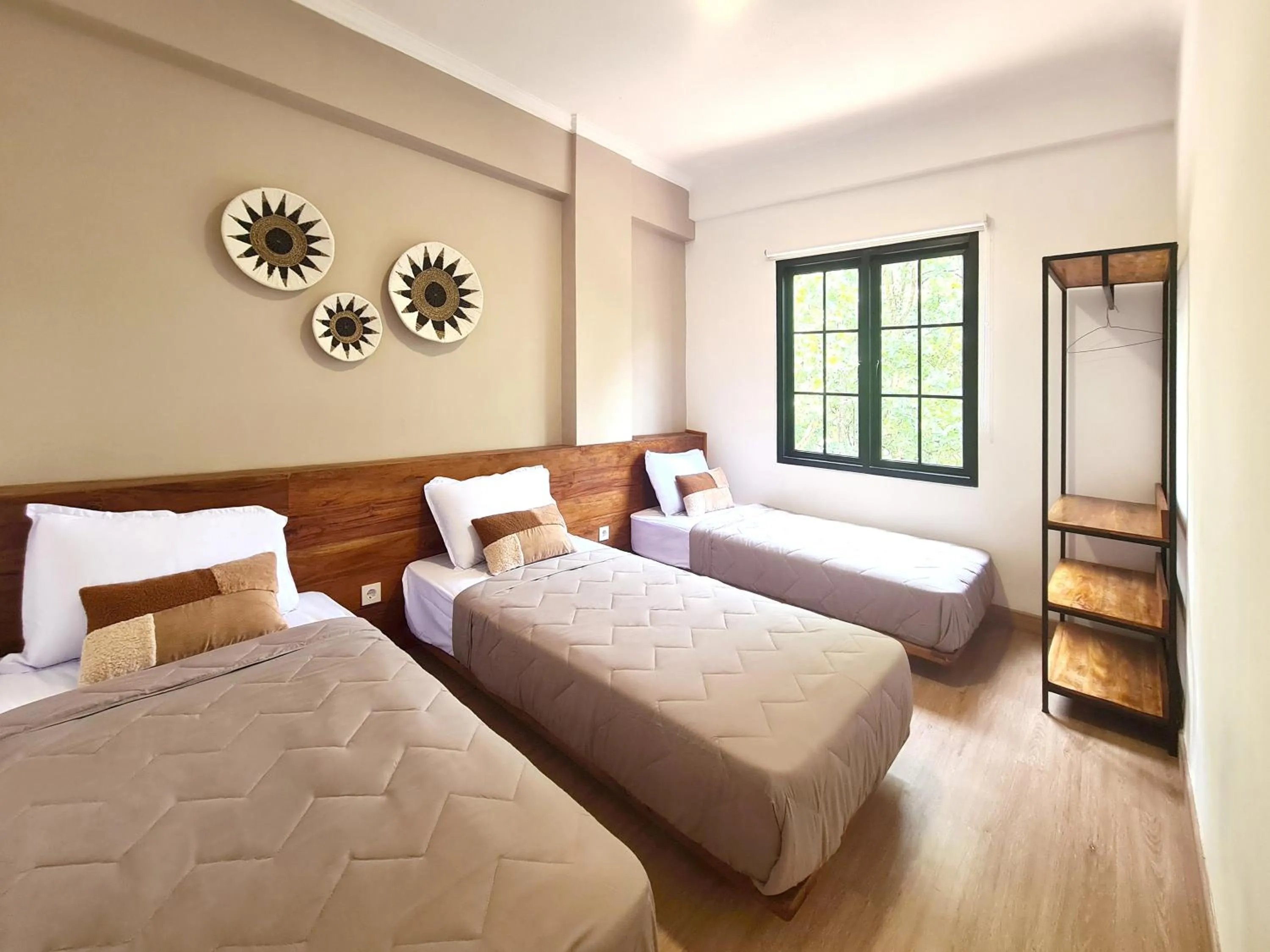 Bedroom, Bed in Ocean Beach Villas - Carita Kondominium