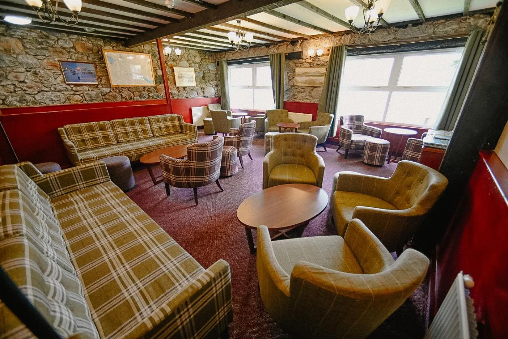 Communal lounge/ TV room in Ratagan Youth Hostel