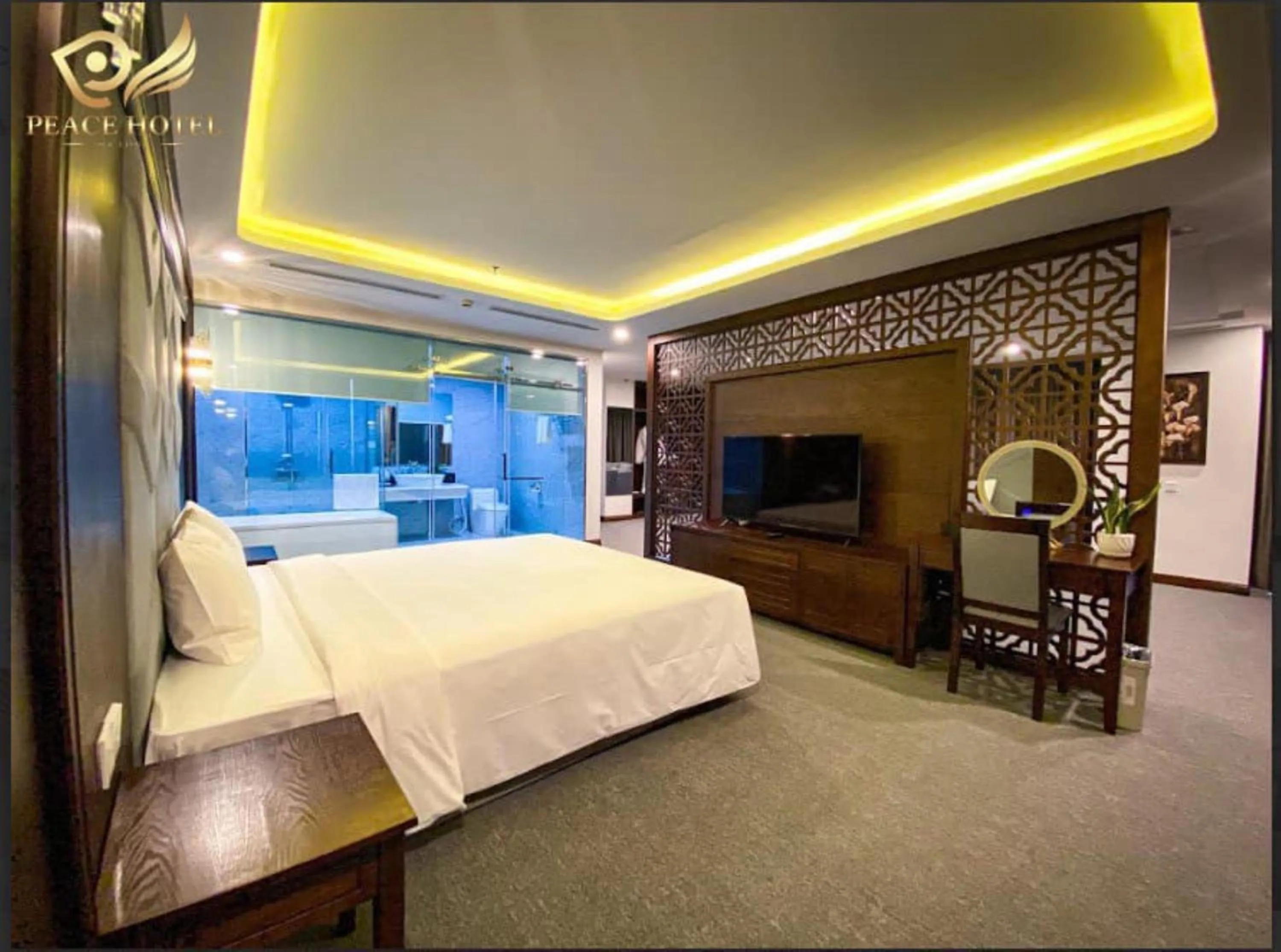 Photo of the whole room, Bed in Peace Hotel Hạ Long