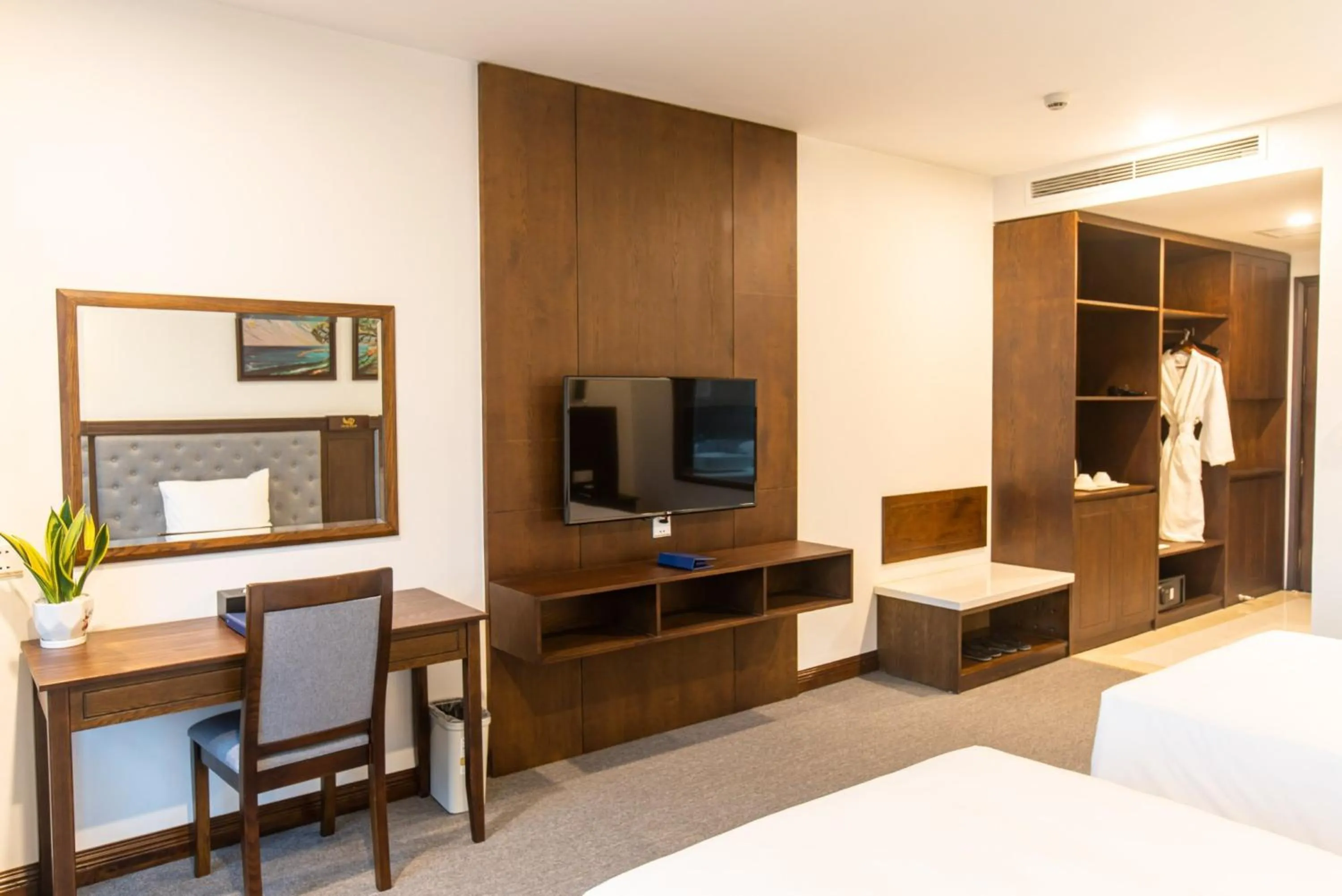 Photo of the whole room, Bed in Peace Hotel Hạ Long