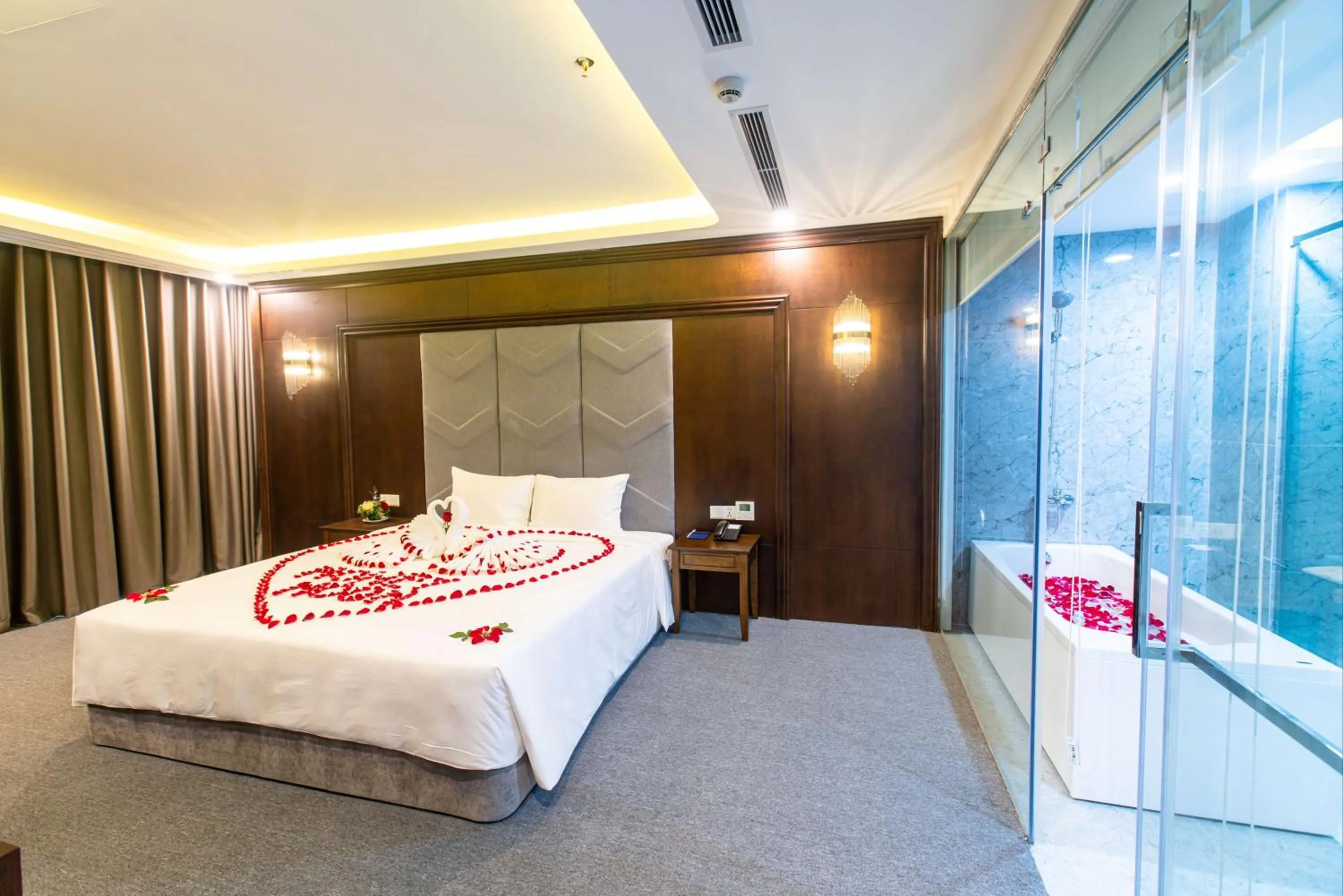 Bedroom, Bed in Peace Hotel Hạ Long