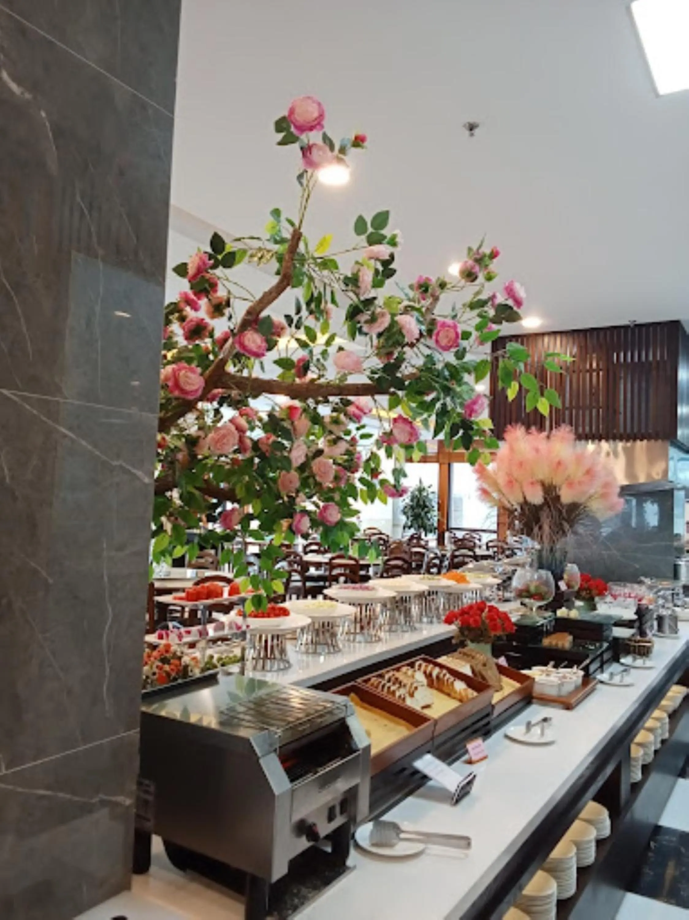 Restaurant/places to eat in Peace Hotel Hạ Long