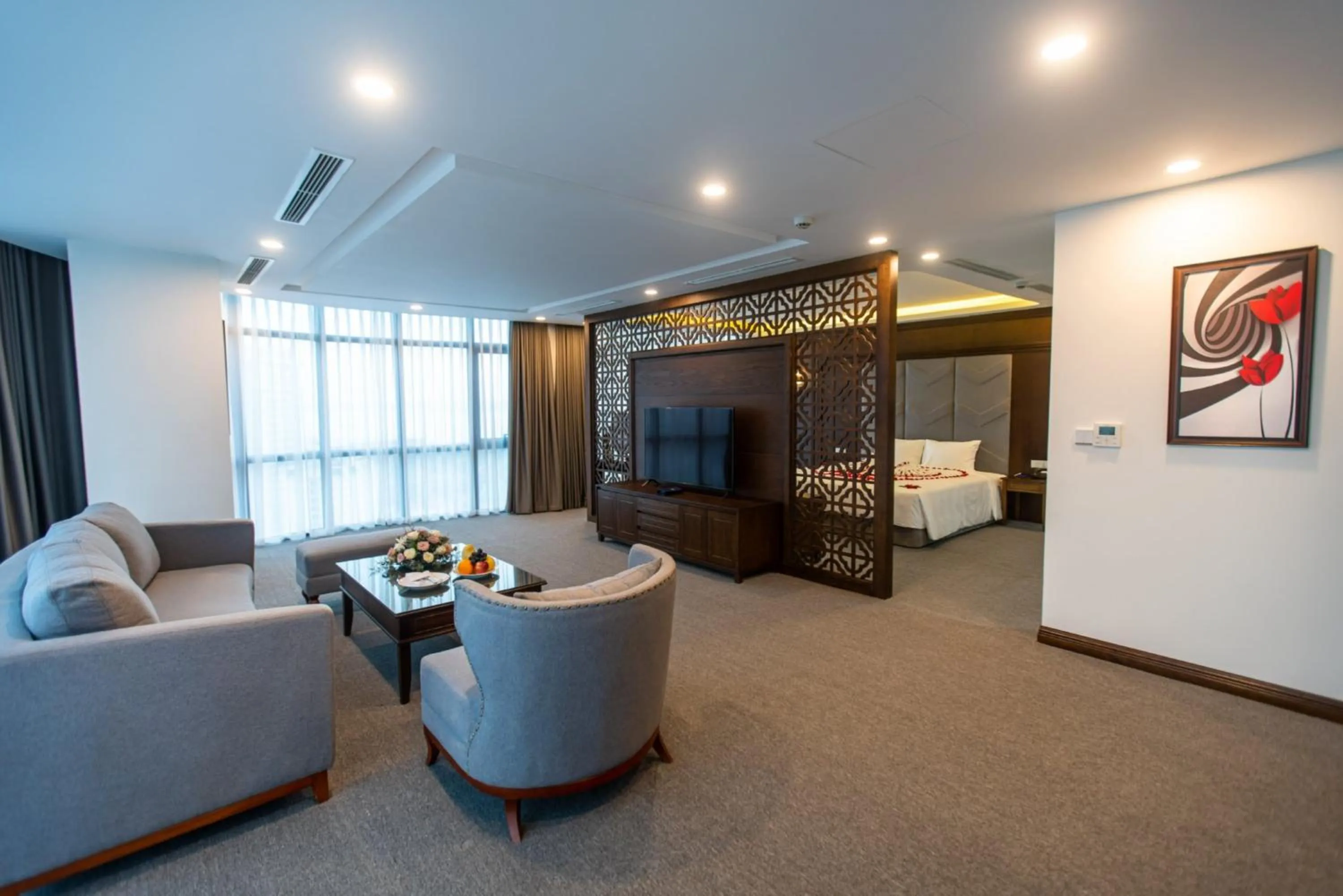 Photo of the whole room in Peace Hotel Hạ Long