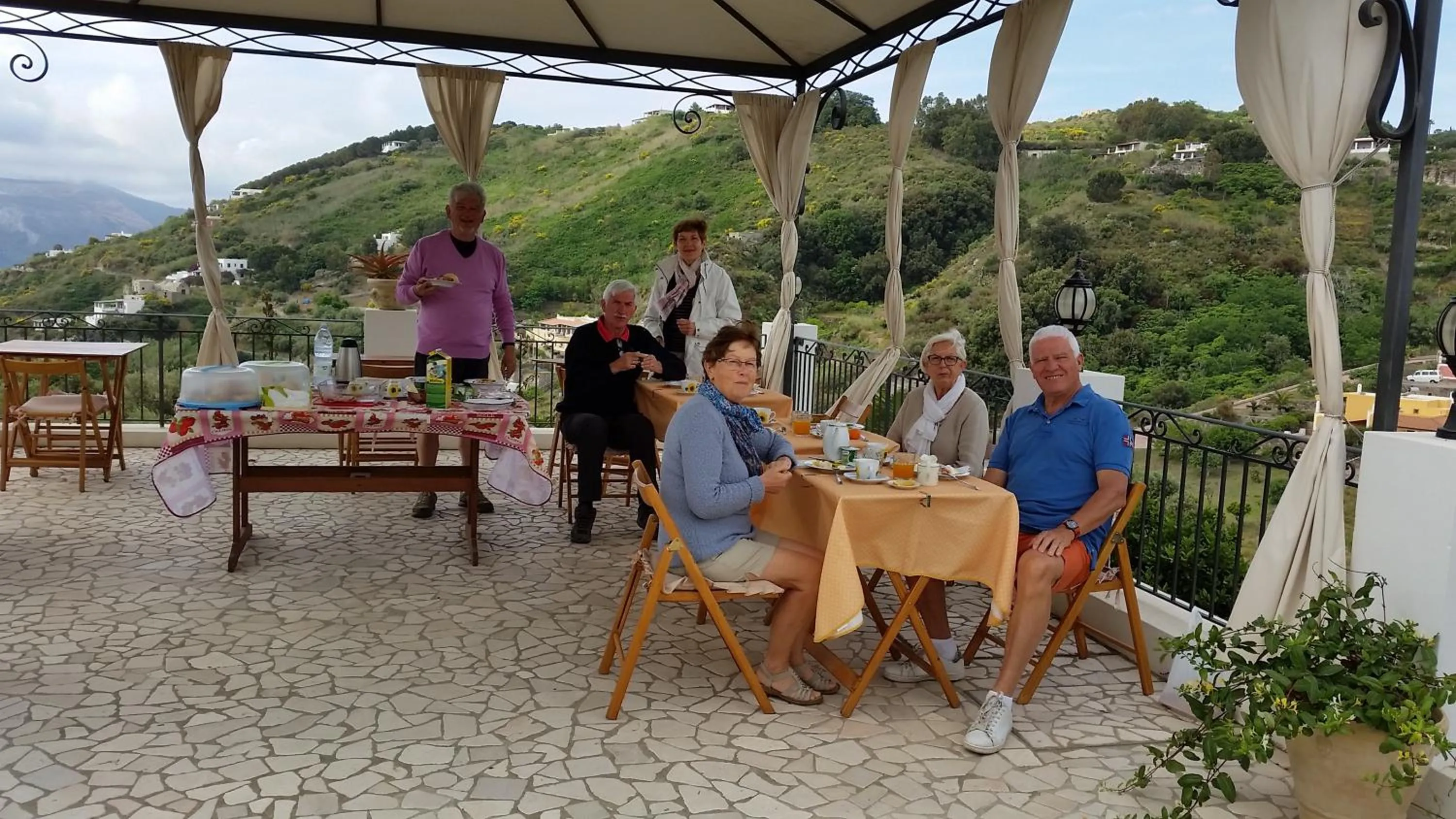 group of guests in B&B Villa Maristella