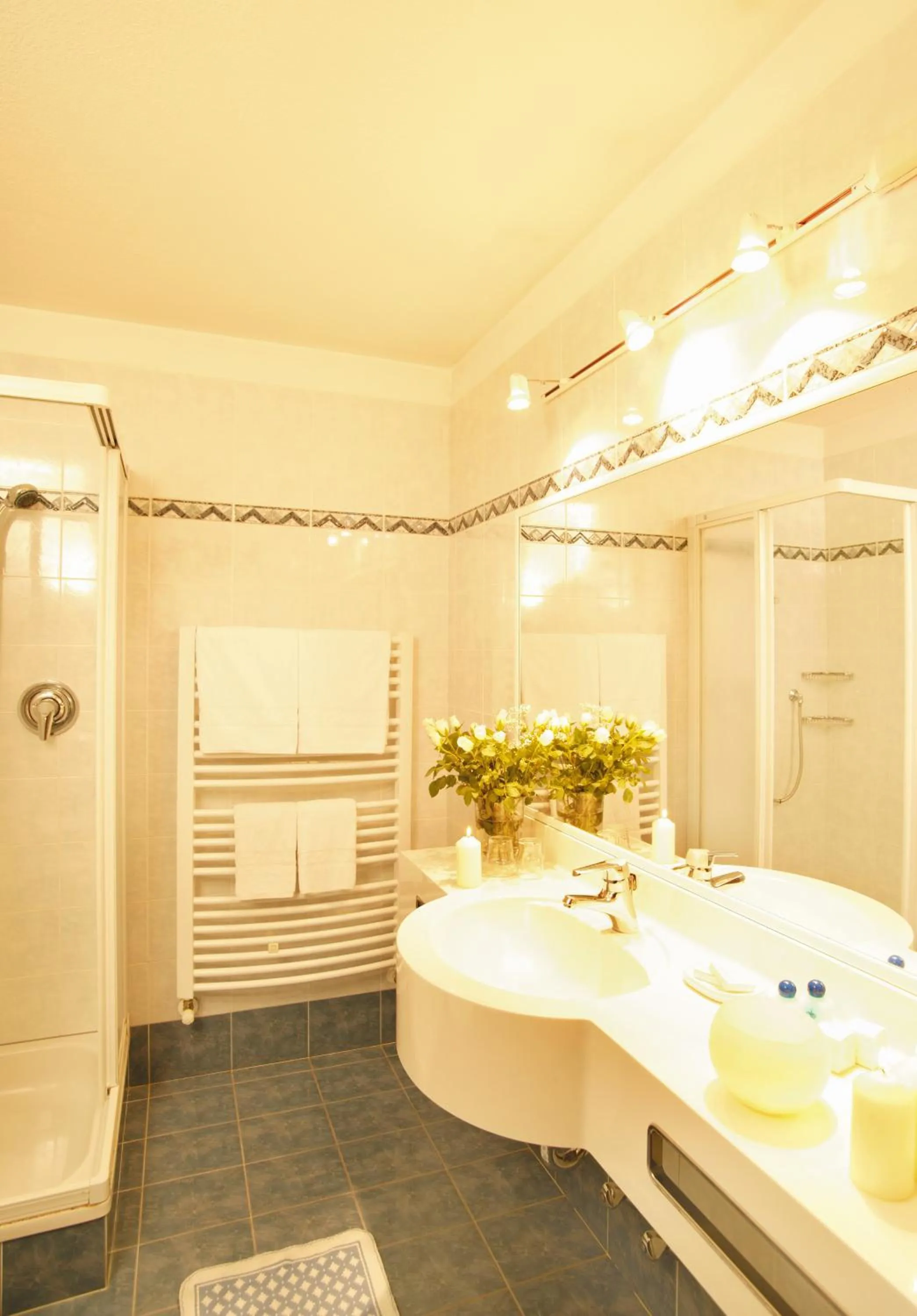 Bathroom in Hotel Tschurtschenthaler